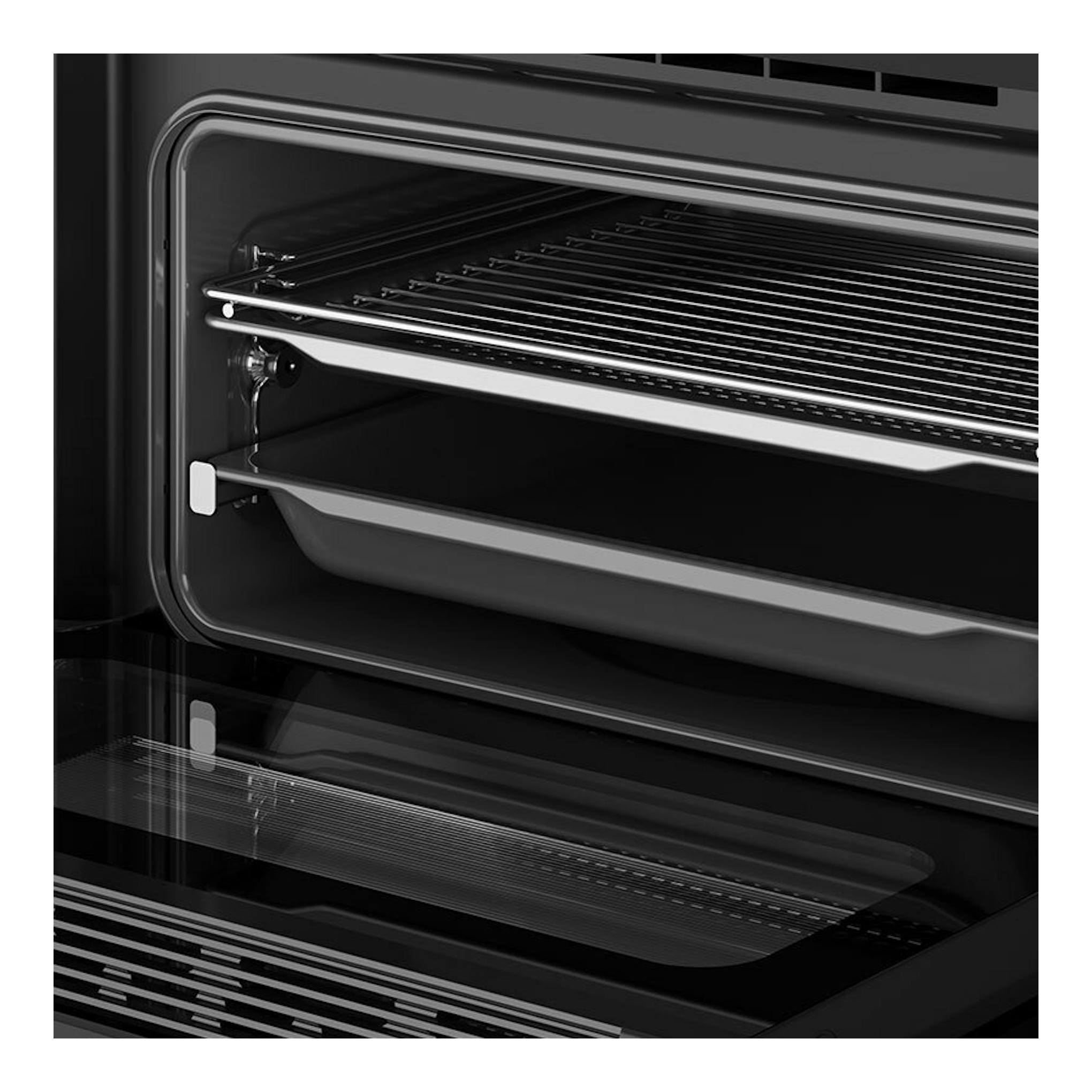 Horno Teka HLC8406 de cristal negro, vista frontal del interior con bandeja y rejillas.