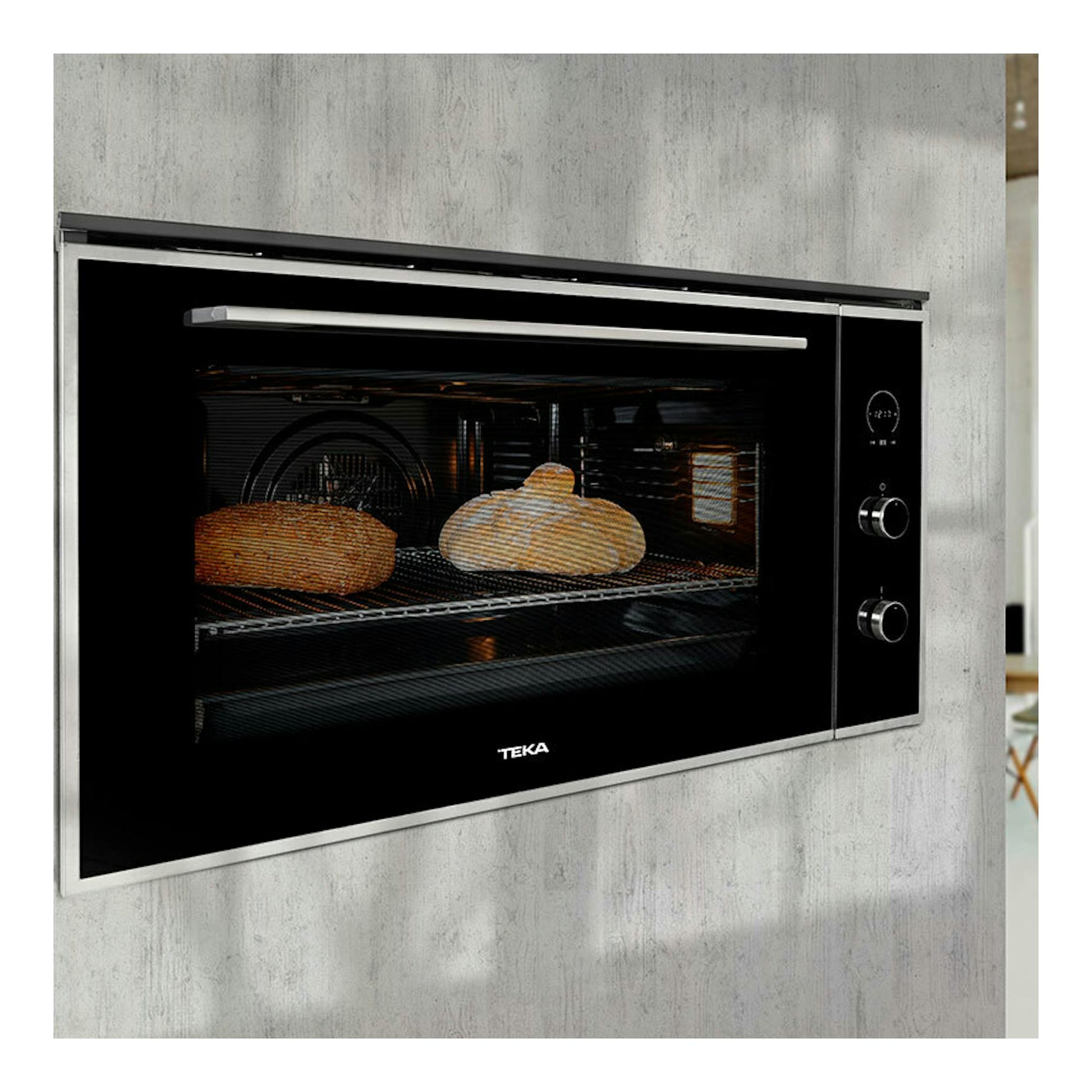 Horno empotrado Teka HLF 940 negro, vista frontal, puerta de cristal y dos mandos laterales.