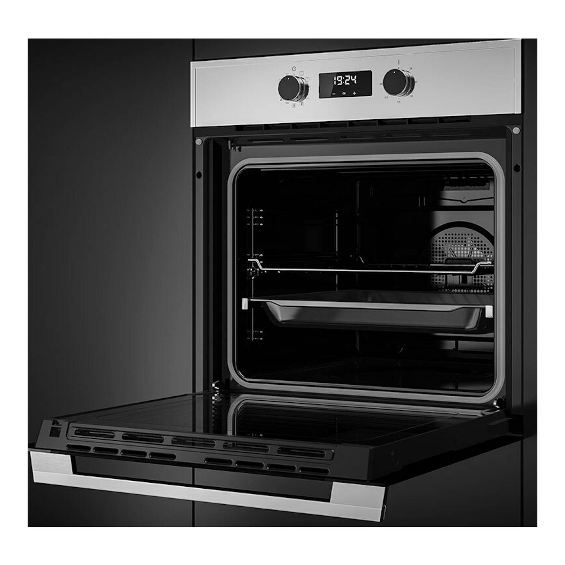 Horno Teka HSB 625 P Inox empotrado, vista frontal, puerta abatible abierta, frontal inox y panel negro con dos mandos.