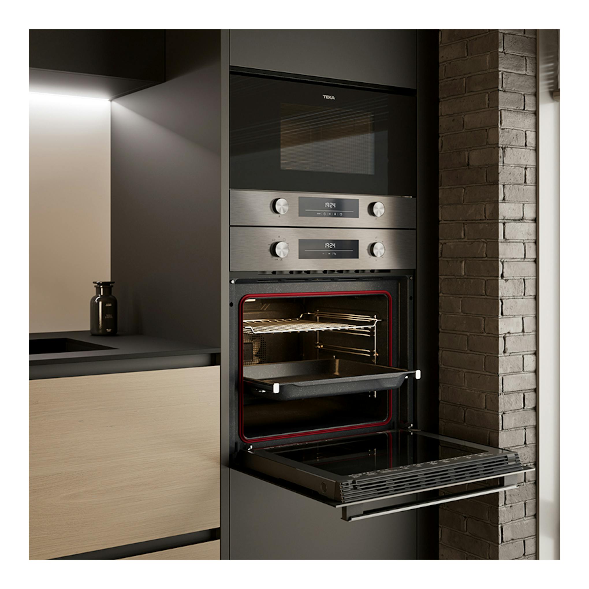 Horno empotrado Teka HSB6466P Inox, vista frontal, negro y acero inoxidable, con puerta abierta.