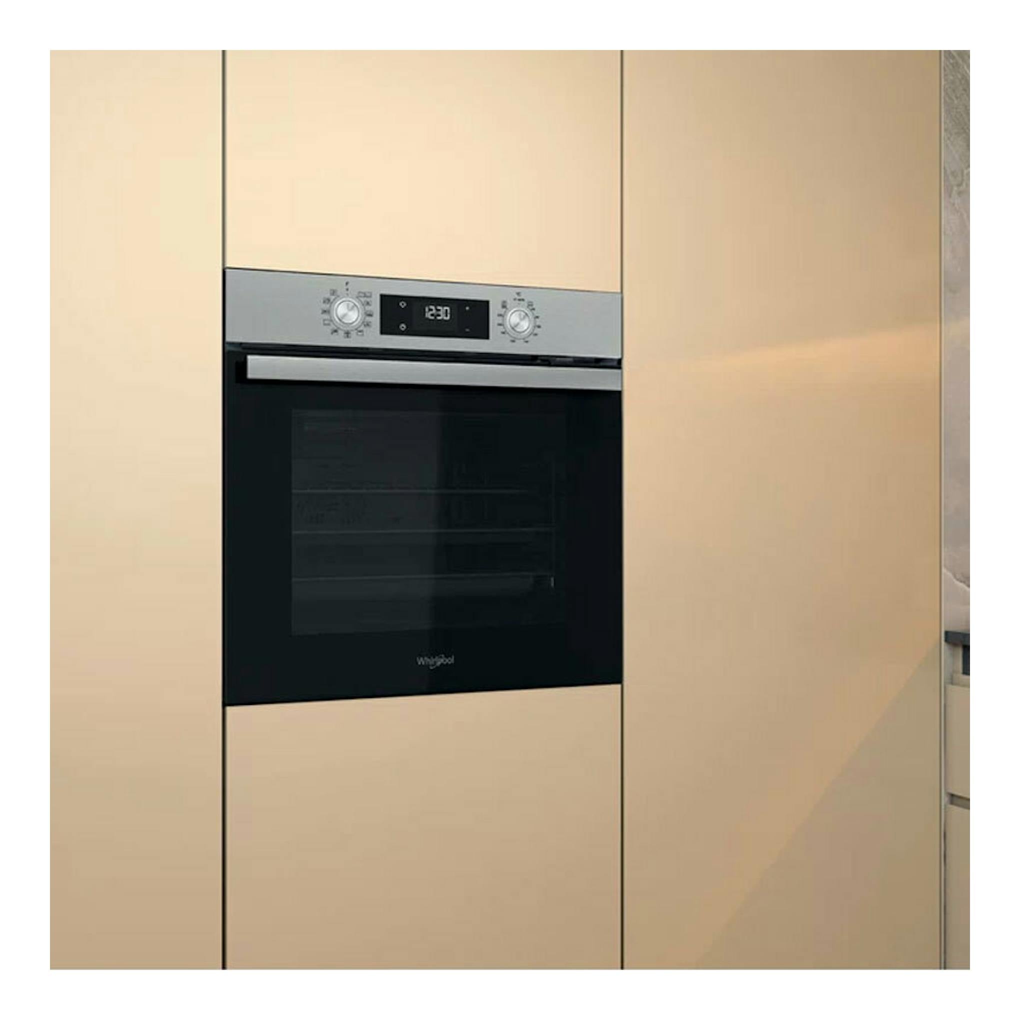 Horno empotrado Whirlpool OMR58HU1X inox, vista frontal, con panel digital y puerta de cristal negra.
