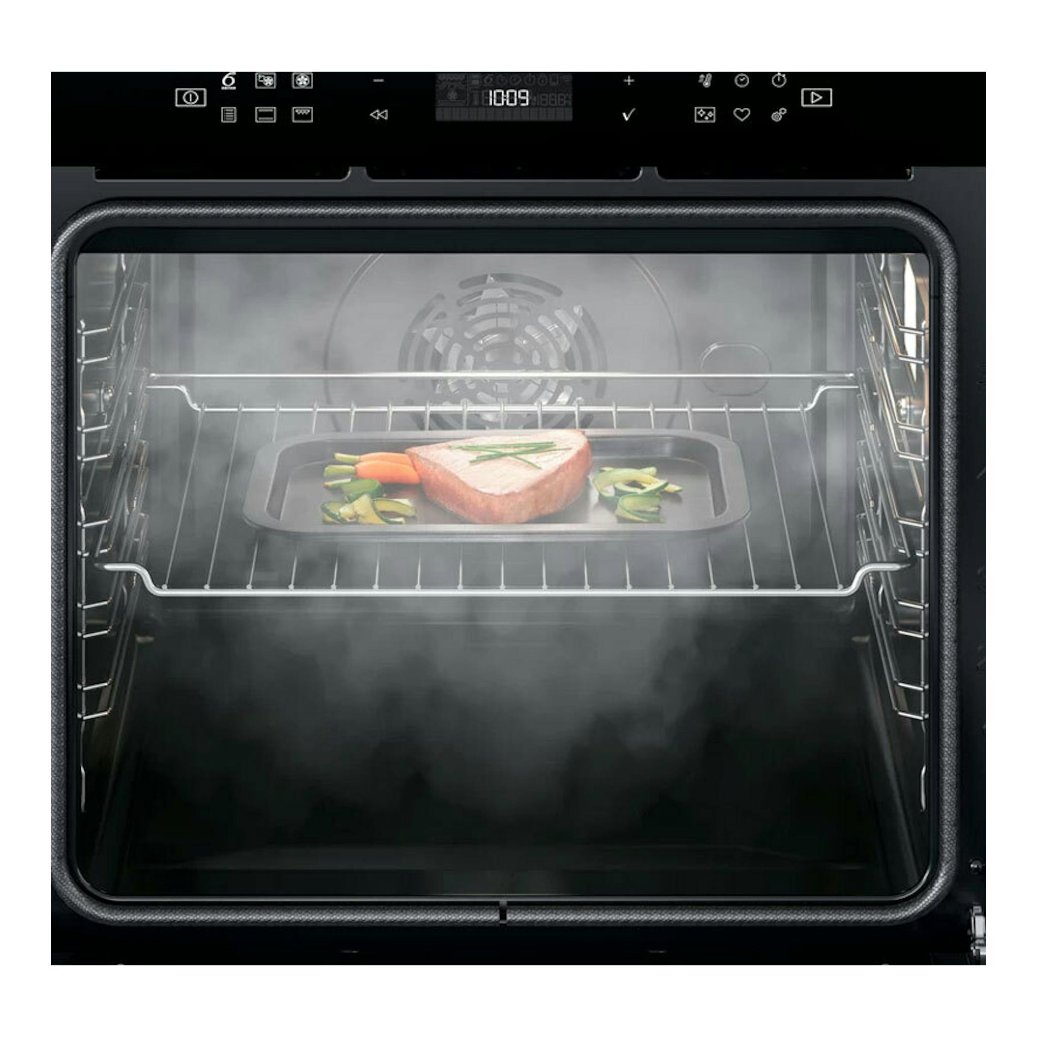 Horno Whirlpool W6 OS4 4S1 H BL de cristal negro, vista frontal interior con bandeja y pescado con verduras.