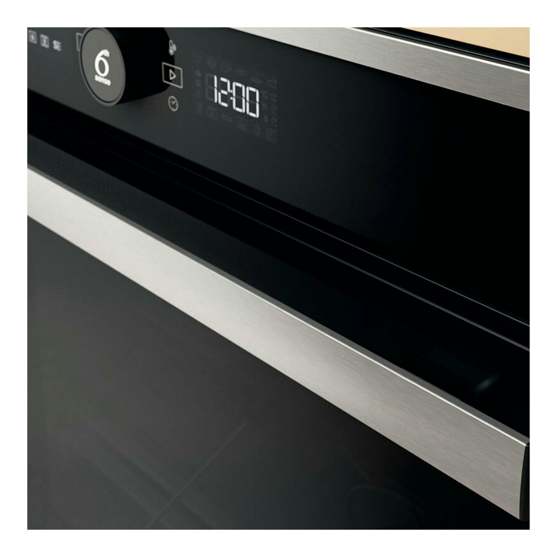Horno Whirlpool WOI4S8PPM1SX inox, vista en ángulo del frontal negro con maneta de acero y display 12:00.
