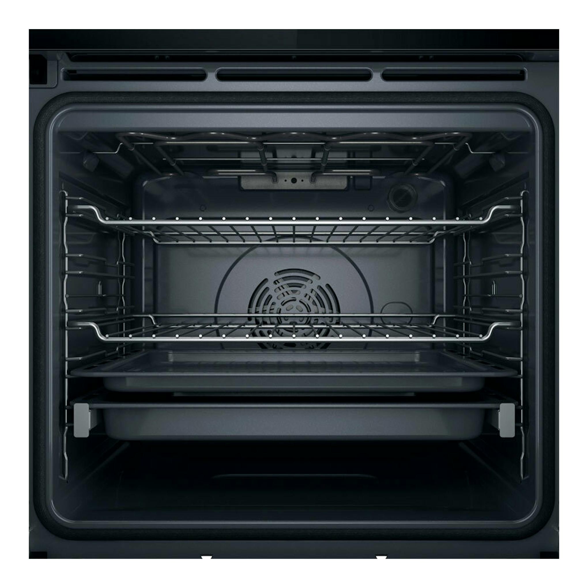 Horno Whirlpool WOI6A8PT1SXA negro, vista frontal del interior con rejillas y ventilador central.