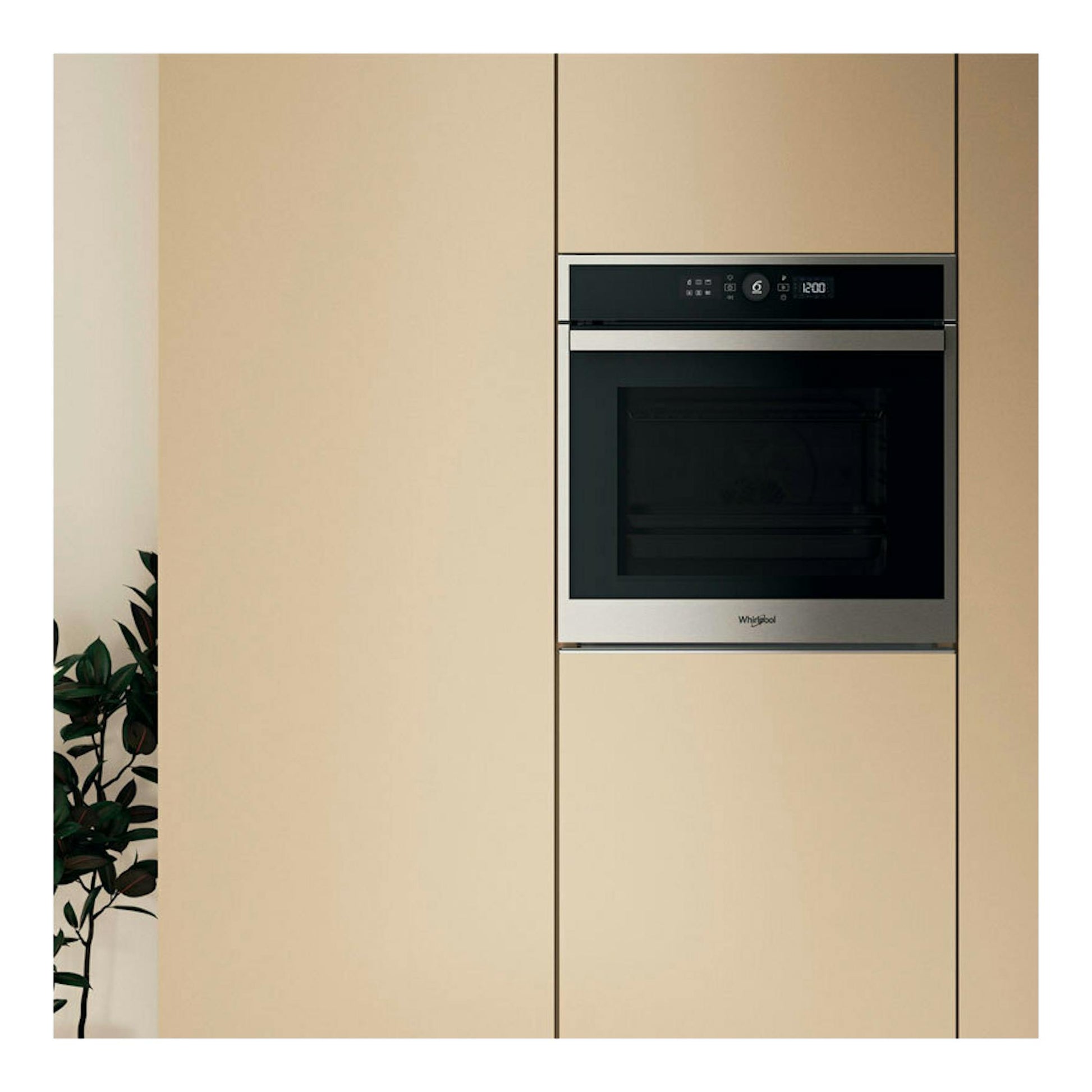 Horno empotrado Whirlpool WOI4S8PM1XA en acero inoxidable, vista frontal, integrado en mueble beige.