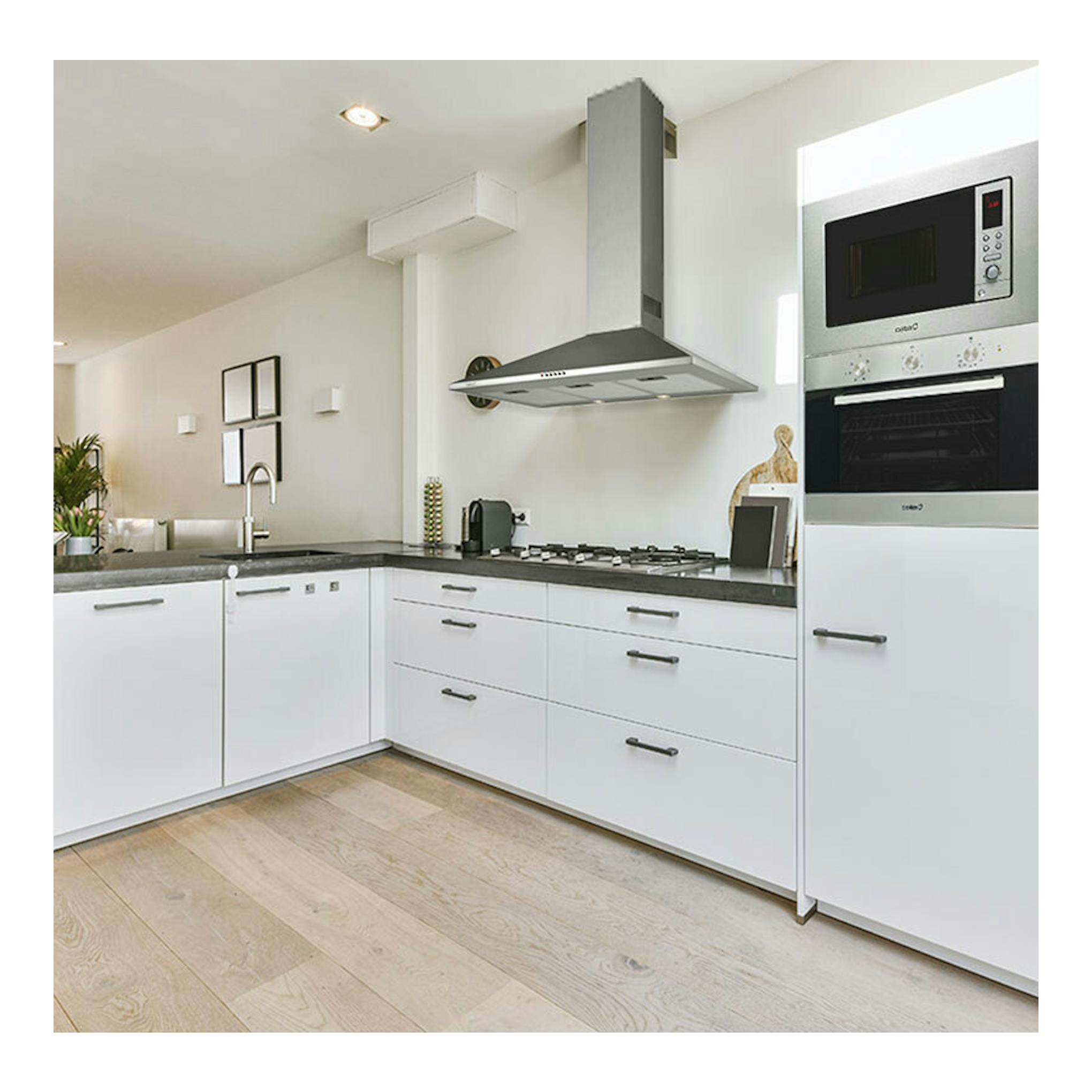 Campana decorativa Cata OMEGA900X/L inox, vista frontal en cocina moderna