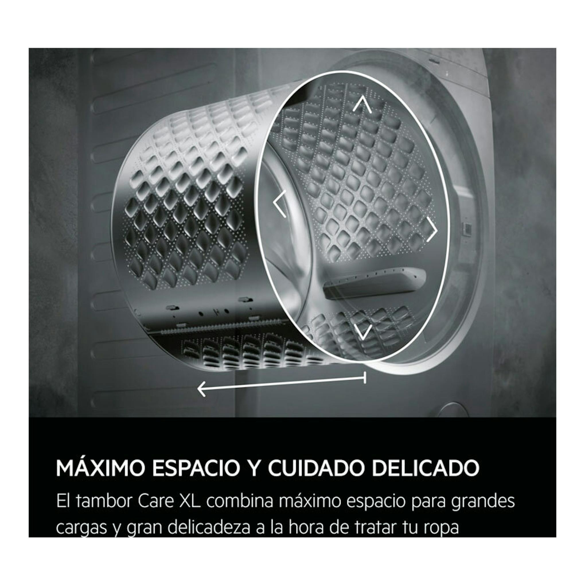 Lavadora AEG LFSR7304L4BP, vista frontal del tambor inoxidable gris con patrón Care XL y flechas.