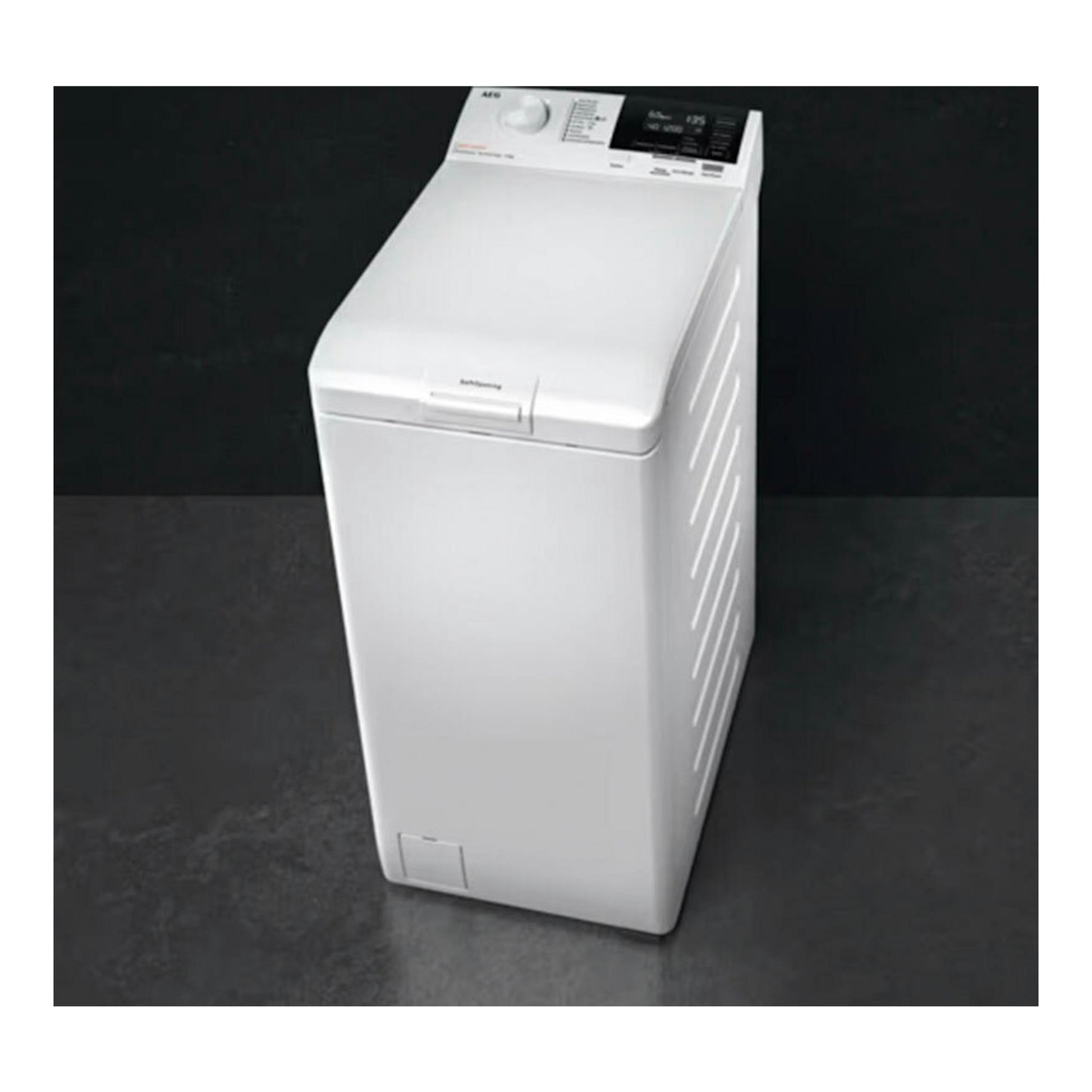 Lavadora AEG LTA6G7331E blanca, vista en ángulo frontal superior, de carga superior.