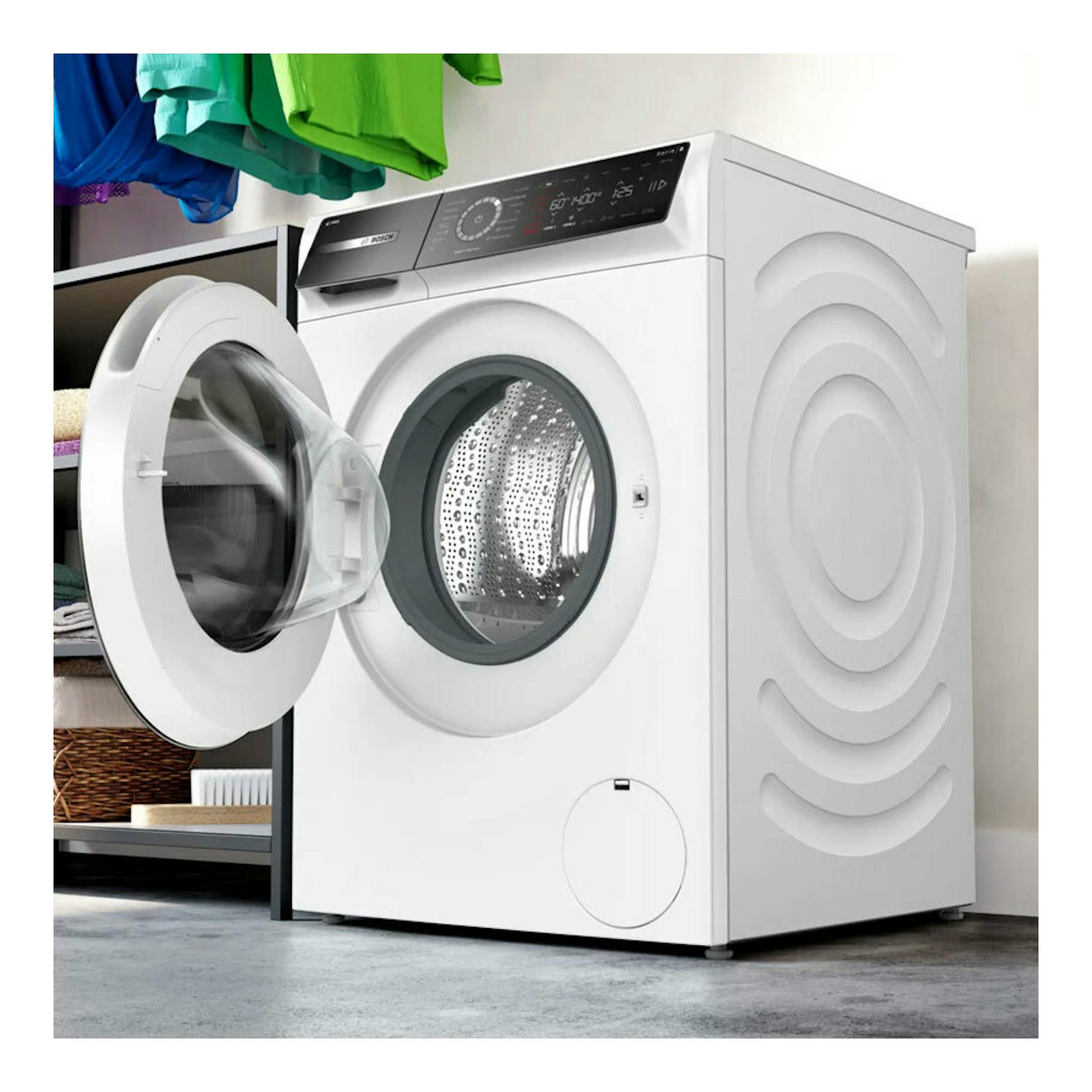 Lavadora Bosch WGB25400ES blanca, de carga frontal, con la puerta abierta, vista frontal en ángulo.