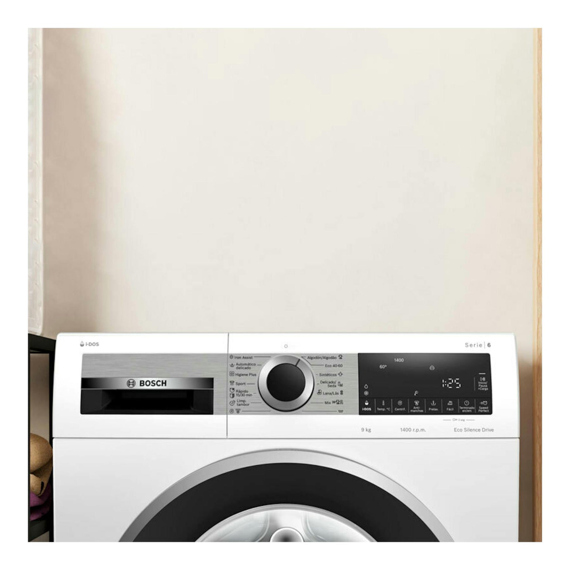 Lavadora Bosch WGG244F1ES blanca, vista frontal, con panel de control negro.