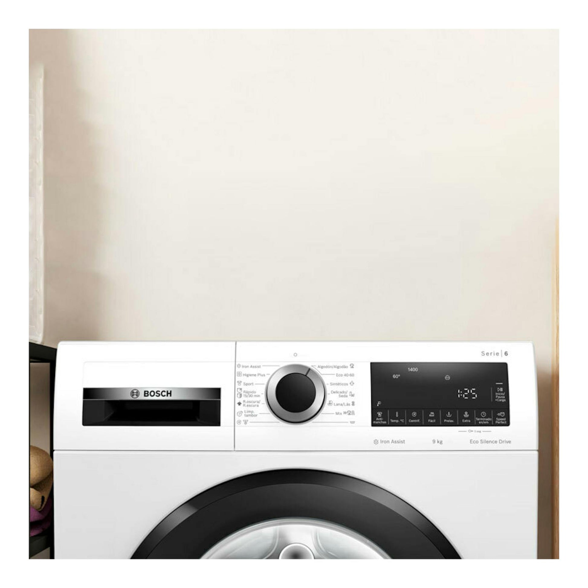 Lavadora Bosch WGG244Z0ES blanca, vista frontal, con puerta negra y panel digital.