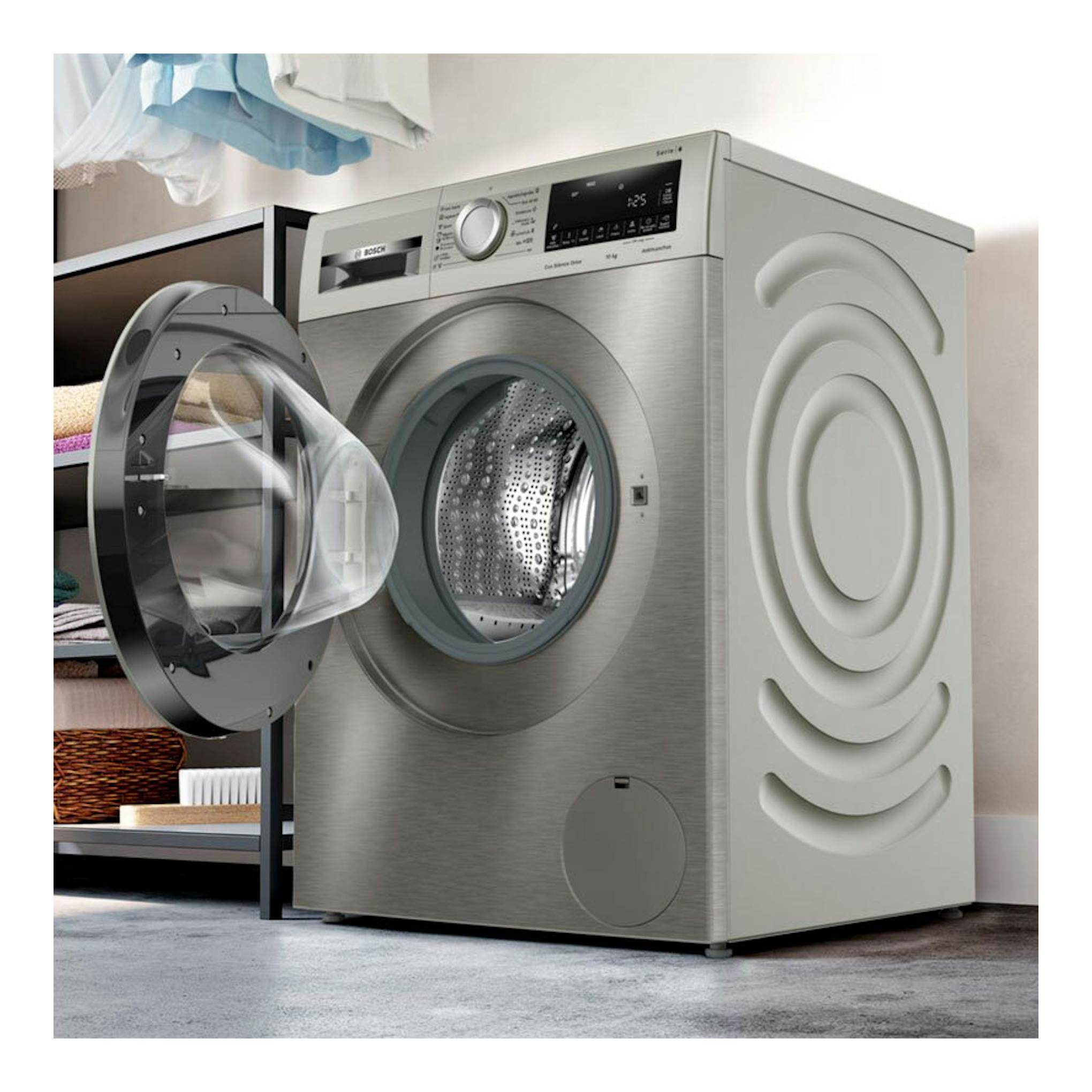 Lavadora Bosch WGG256ZAES 10 kg, plateada, vista frontal en ángulo, con puerta abierta y tambor visible.