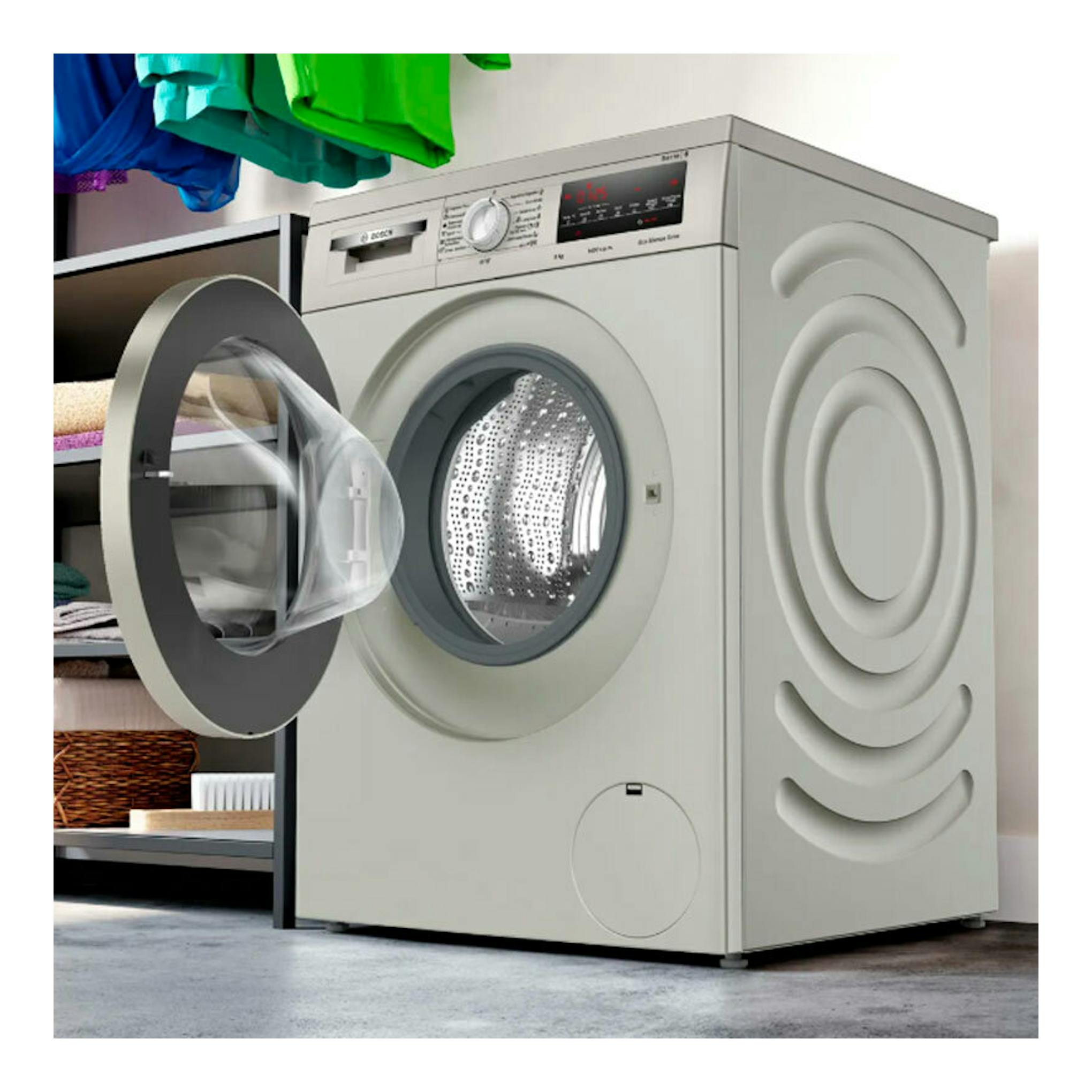 Lavadora Bosch WUU28T6KES blanca de carga frontal, vista frontal en tres cuartos, con la puerta abierta.