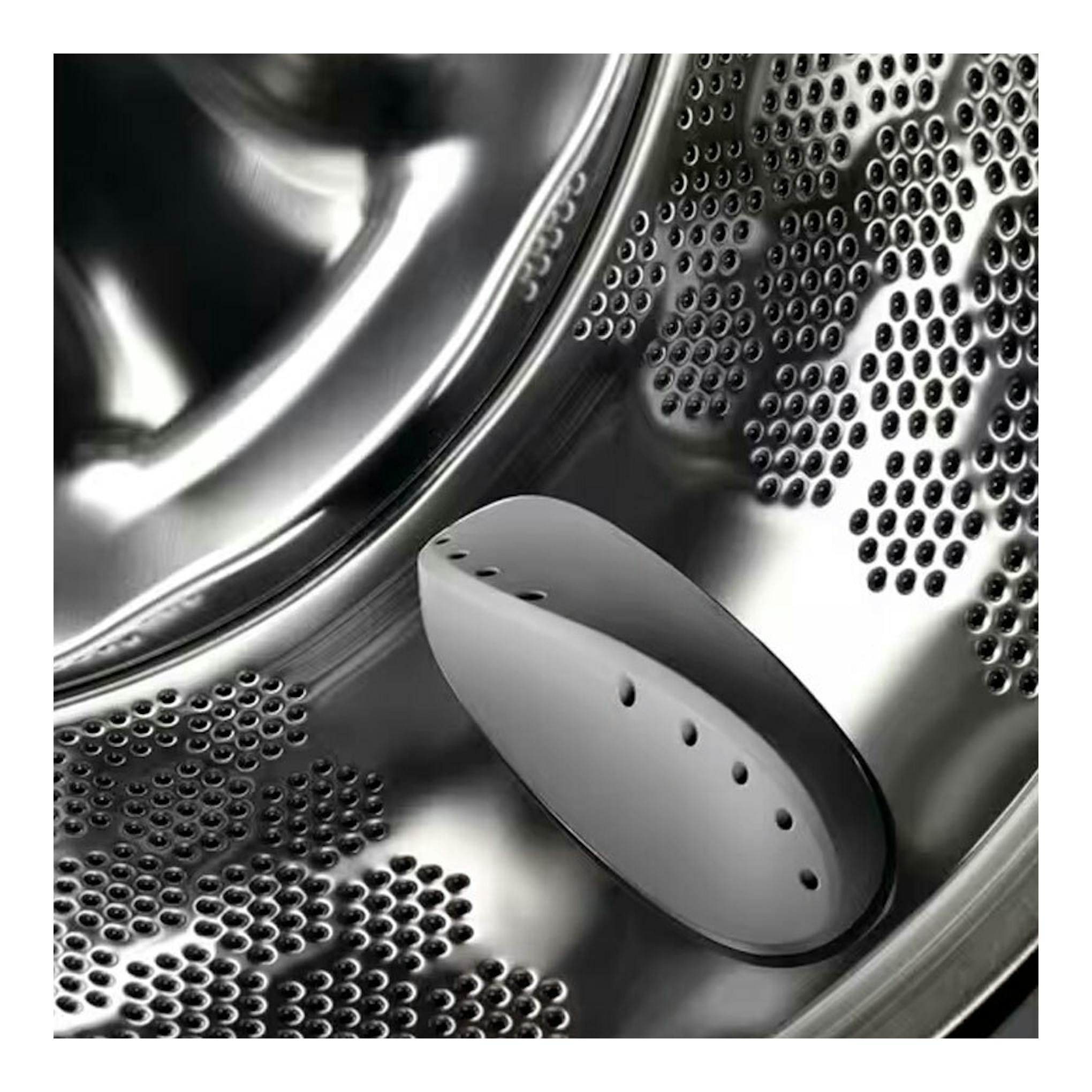 Interior del tambor de lavadora Electrolux EA2F6841CF, acero inoxidable, vista en primer plano.
