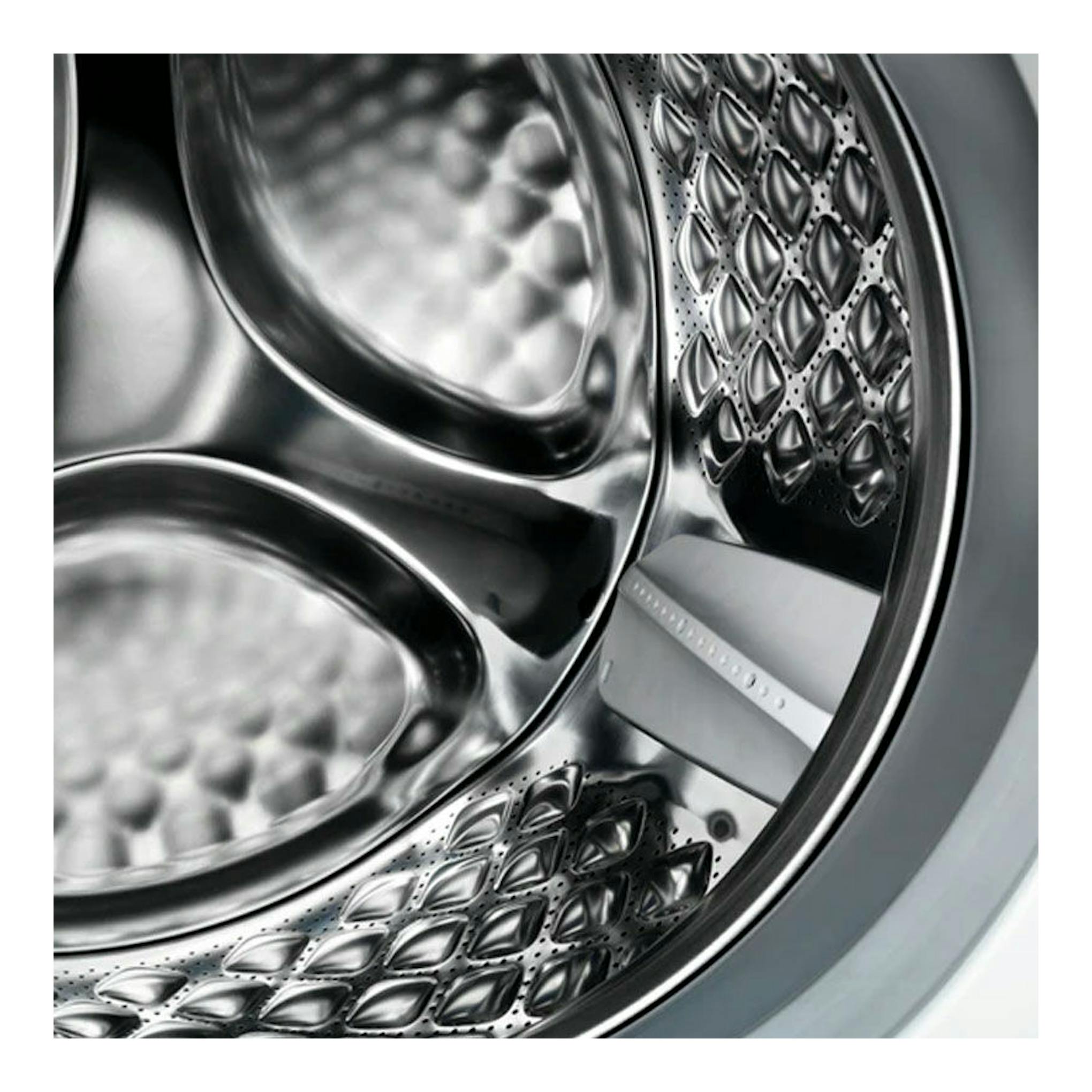 Interior de tambor de lavadora Electrolux EW7F3844ON, vista en primer plano, acero inoxidable plateado.