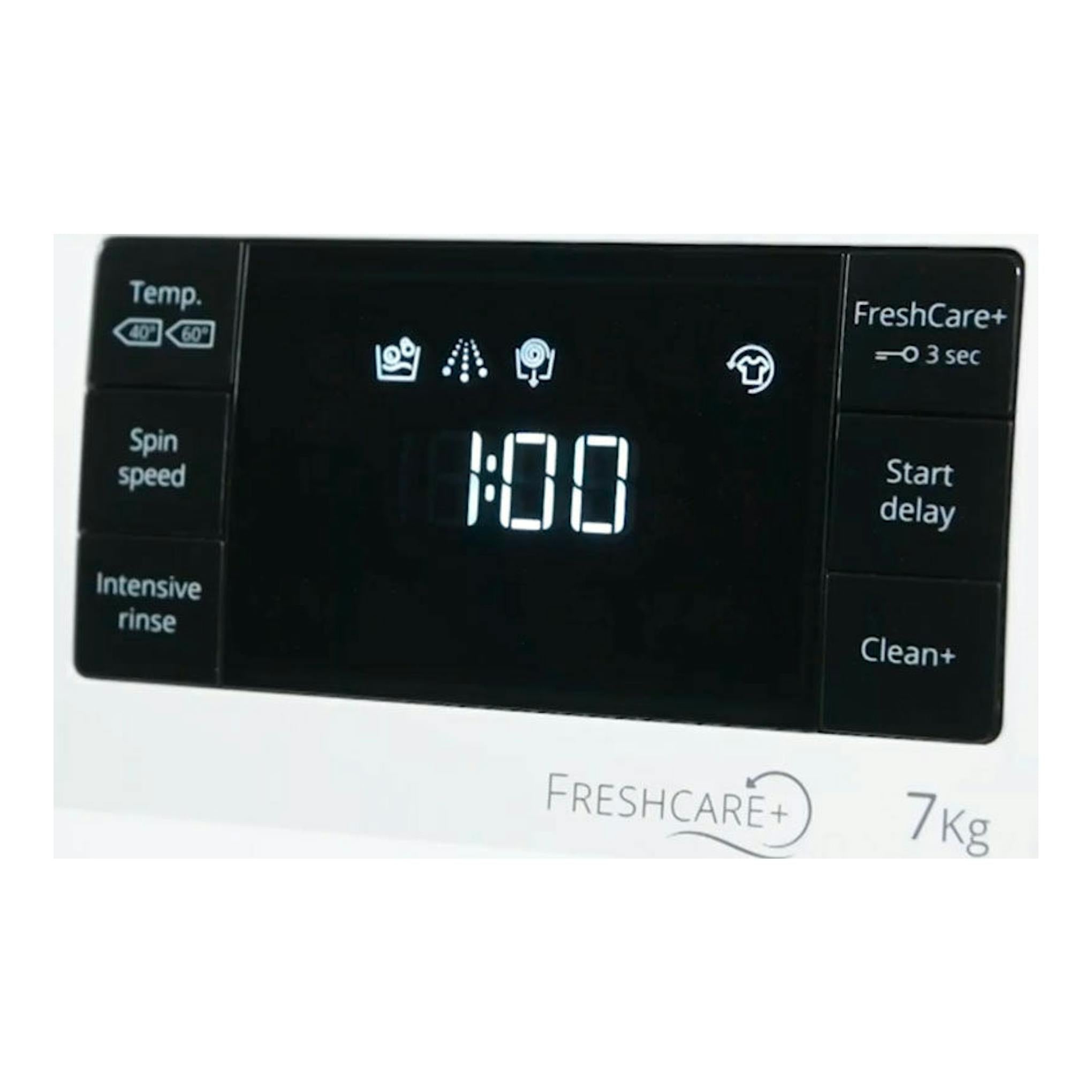Whirlpool BIWMWG71483EEUN, panel frontal negro de lavadora integrable blanca con pantalla 1:00 y botones.