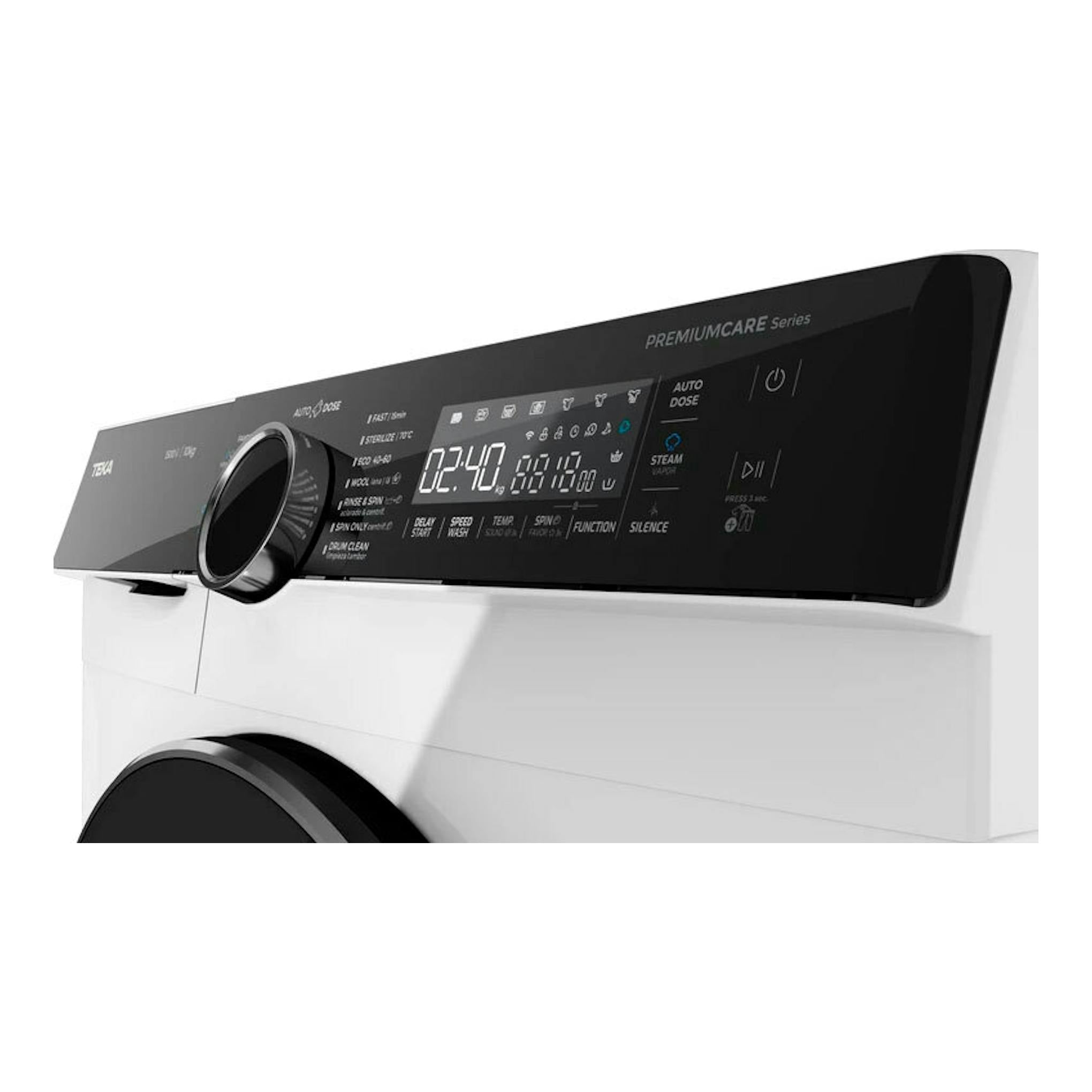 Lavadora Teka WMK 81050 blanca, vista frontal en ángulo, con panel de control negro y display digital.