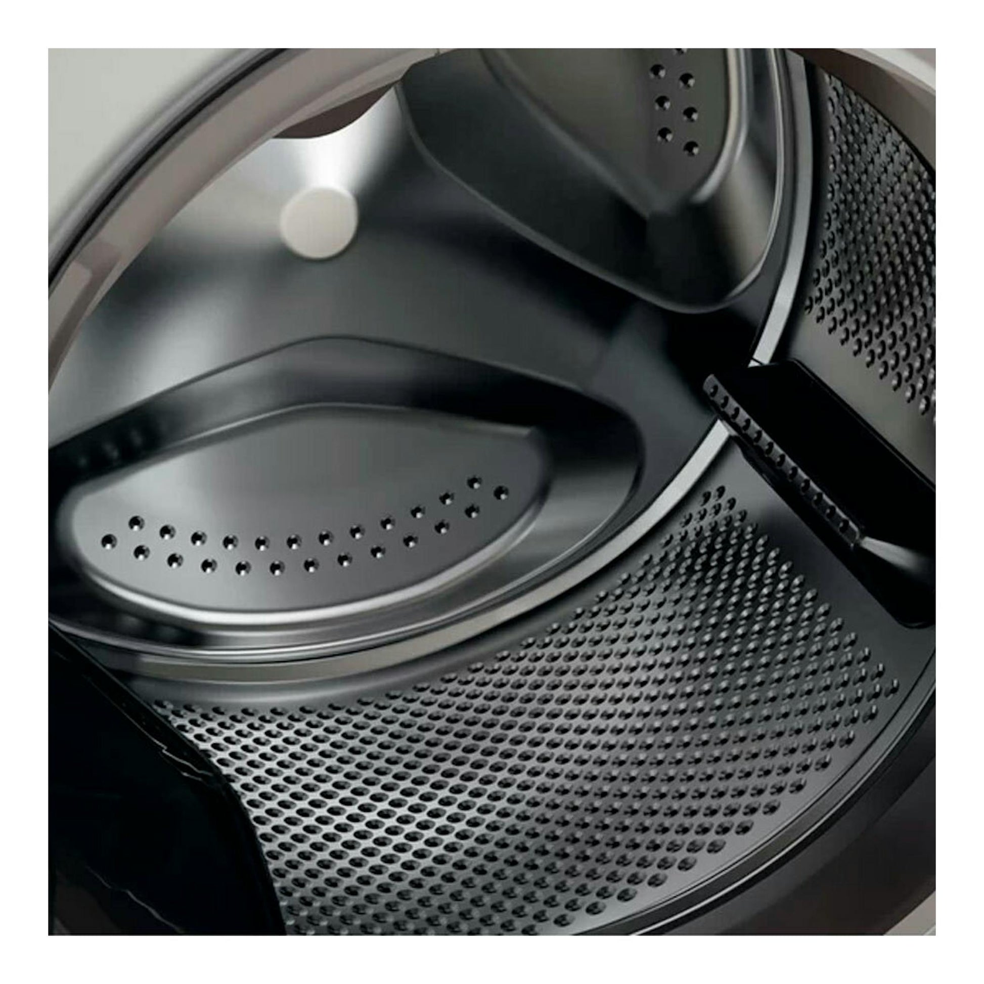 Interior del tambor de una lavadora Whirlpool FFB7259WVSP, vista en primer plano, color plata.
