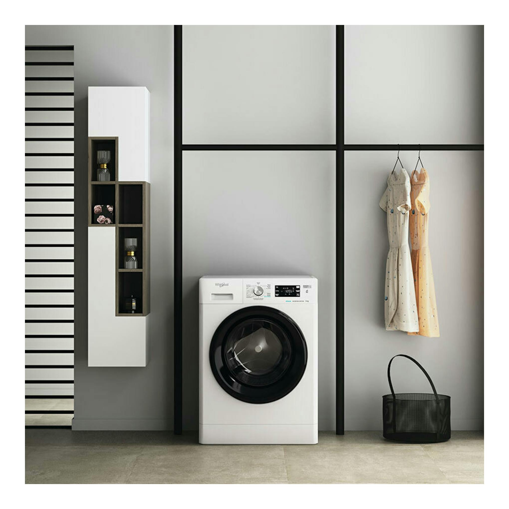 Lavadora frontal Whirlpool FFB9469BVSPT blanca, vista frontal, con puerta negra y panel superior.