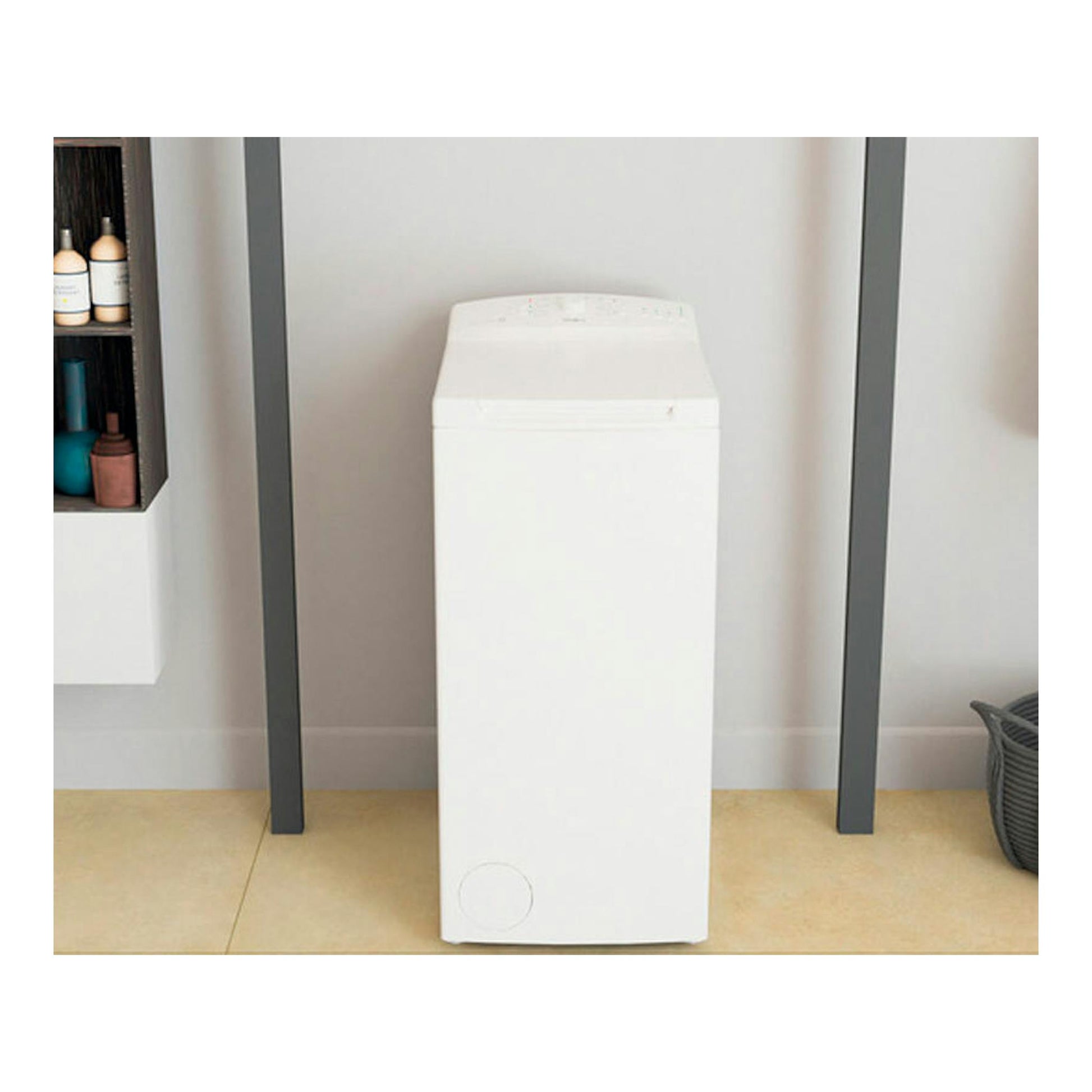 Lavadora Whirlpool TDLR7220LSSPN blanca, vista frontal, de carga superior.