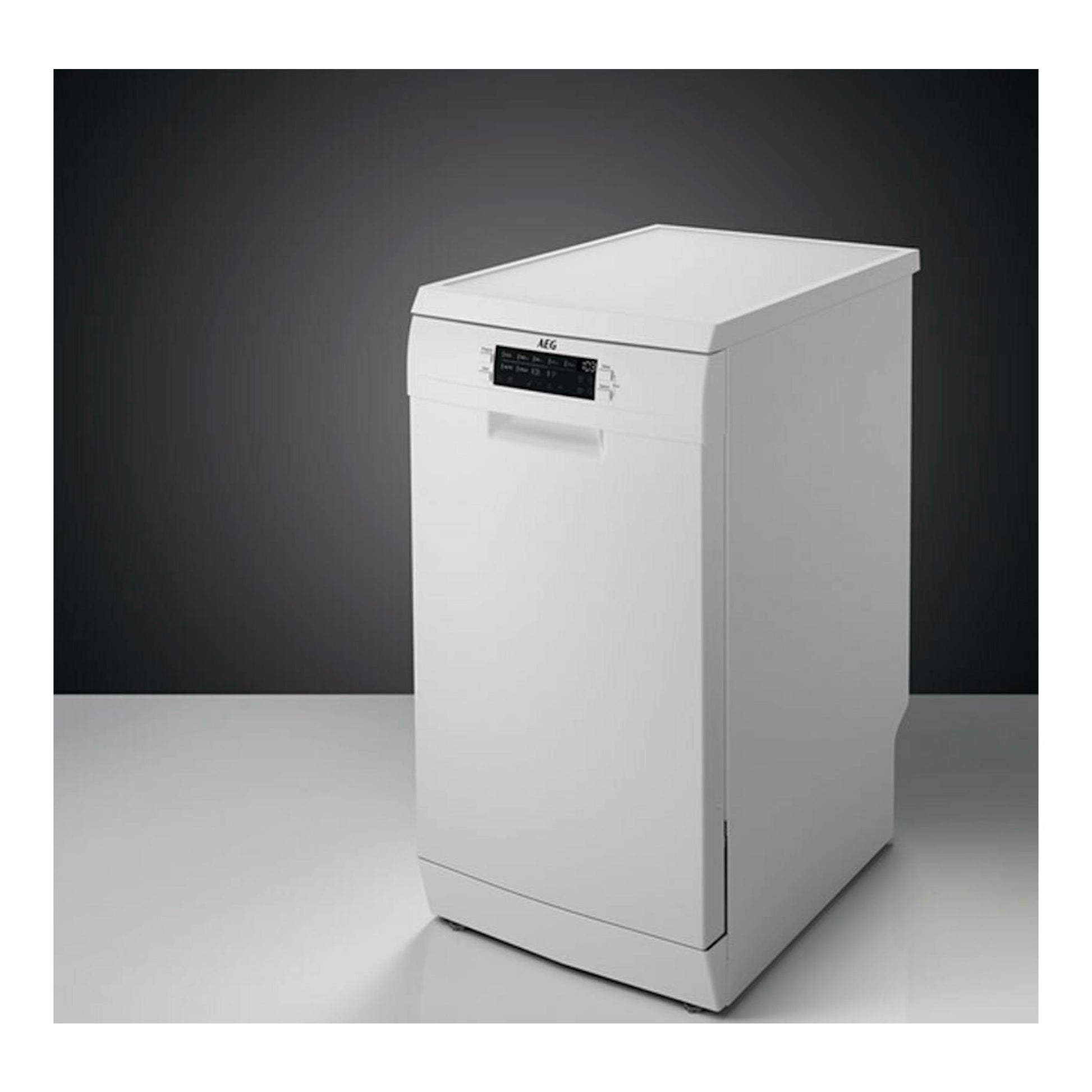 Lavavajillas AEG FFB62427ZW blanco de 45 cm, vista frontal en ángulo, con panel de control superior.