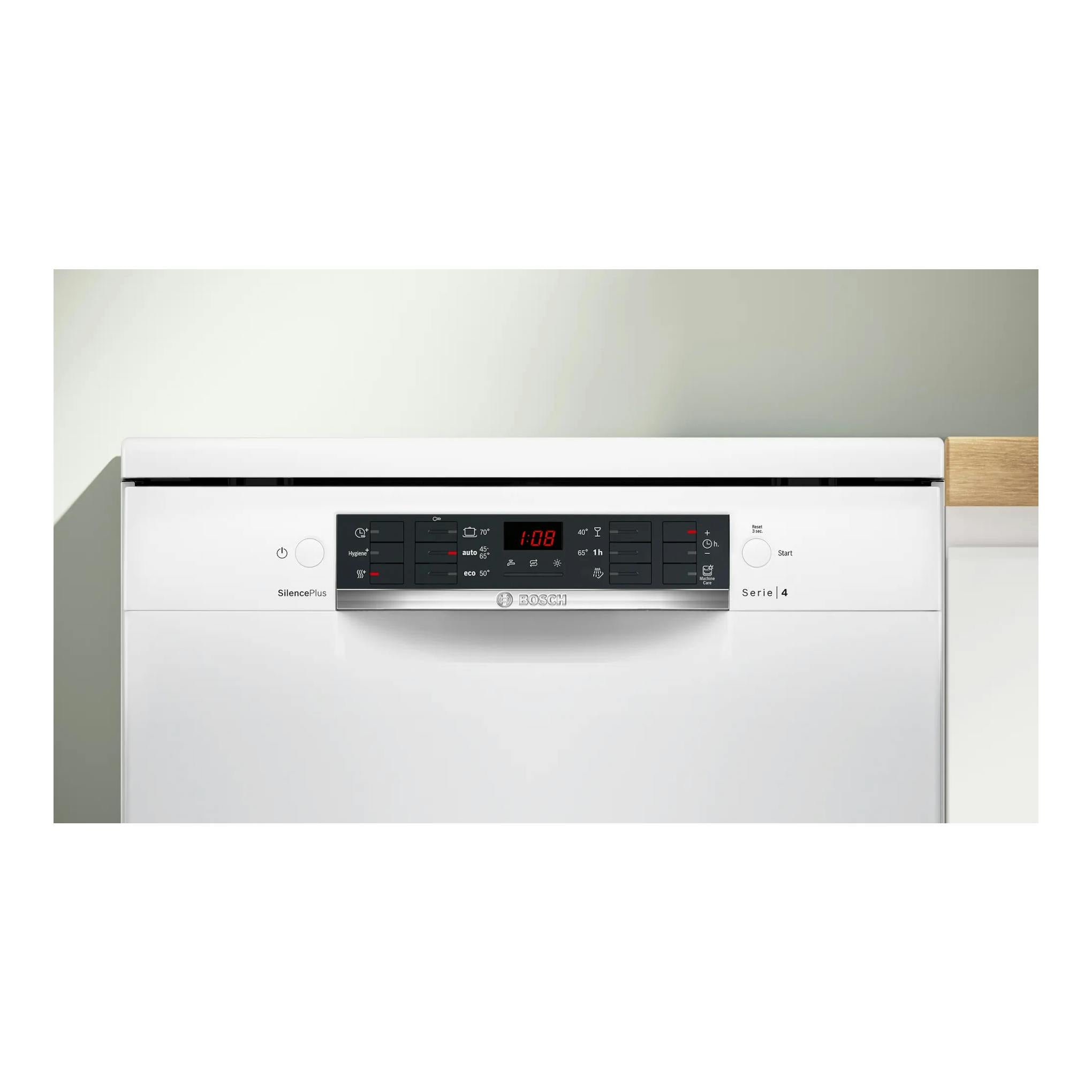 Lavavajillas Bosch SMS46KW02E blanco, vista frontal, con panel de control digital superior.