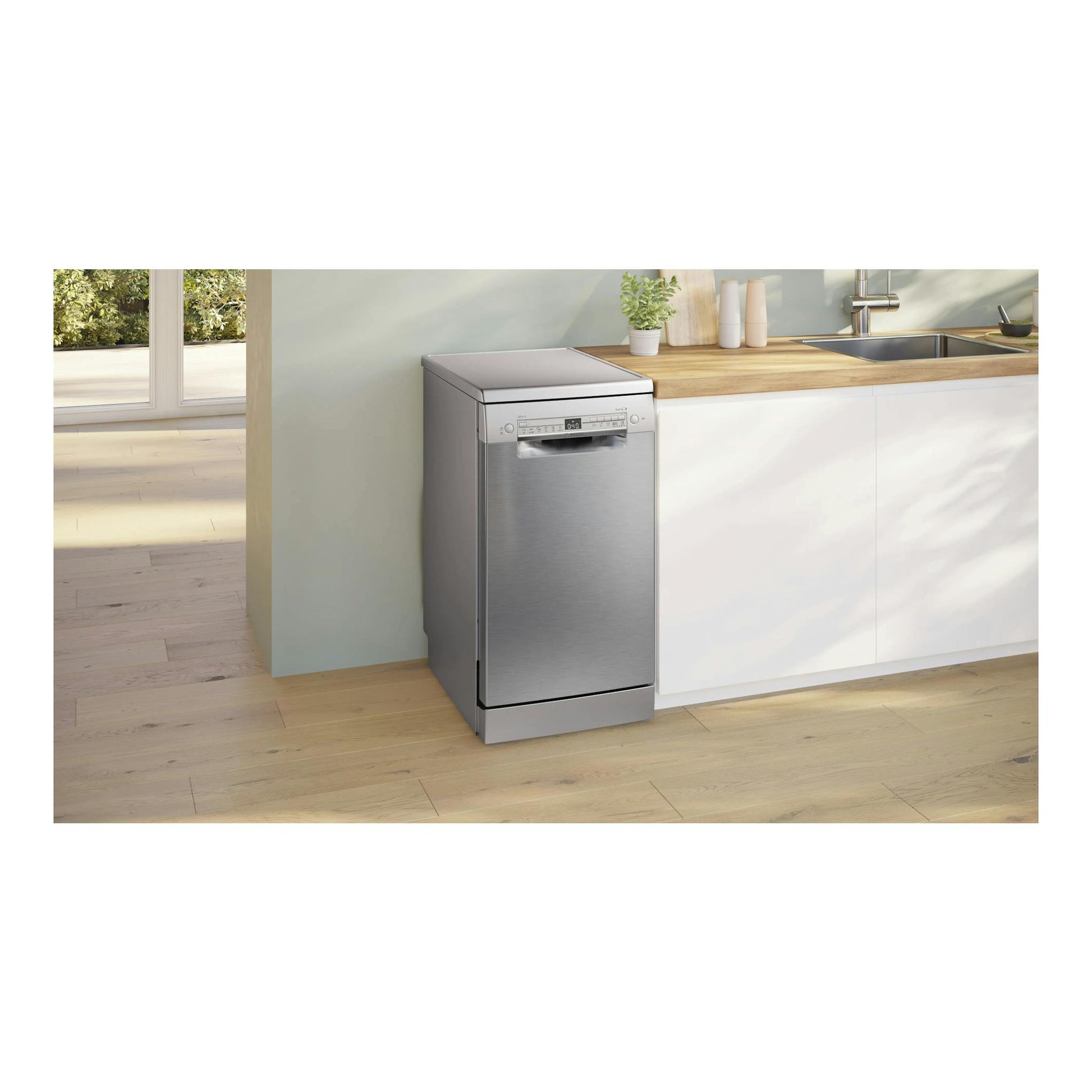 Lavavajillas Bosch SPS2HKI55E inox, vista frontal en cocina, junto a encimera de madera.