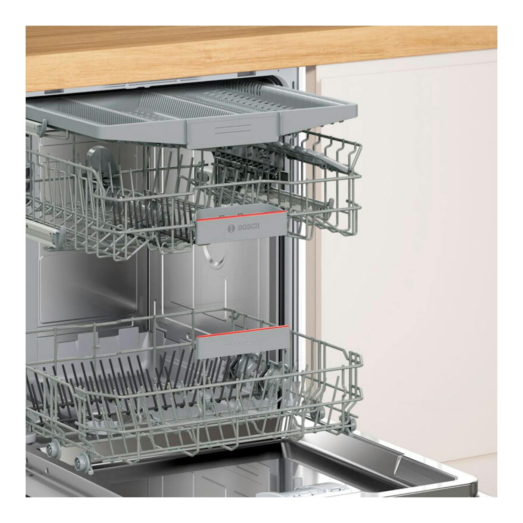 Lavavajillas integrable Bosch SMV4HVX14E, puerta abierta, vista frontal, interior gris con cestas extraíbles.