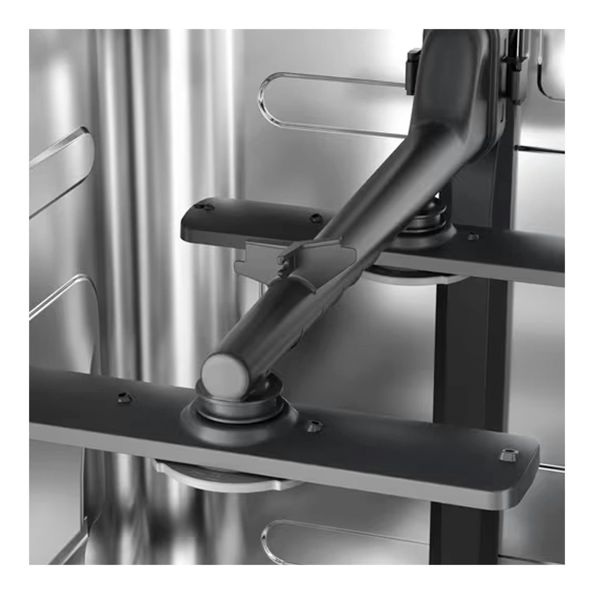 Lavavajillas integrable Electrolux EEG62310L, vista interior en acero inoxidable con brazo rociador negro.