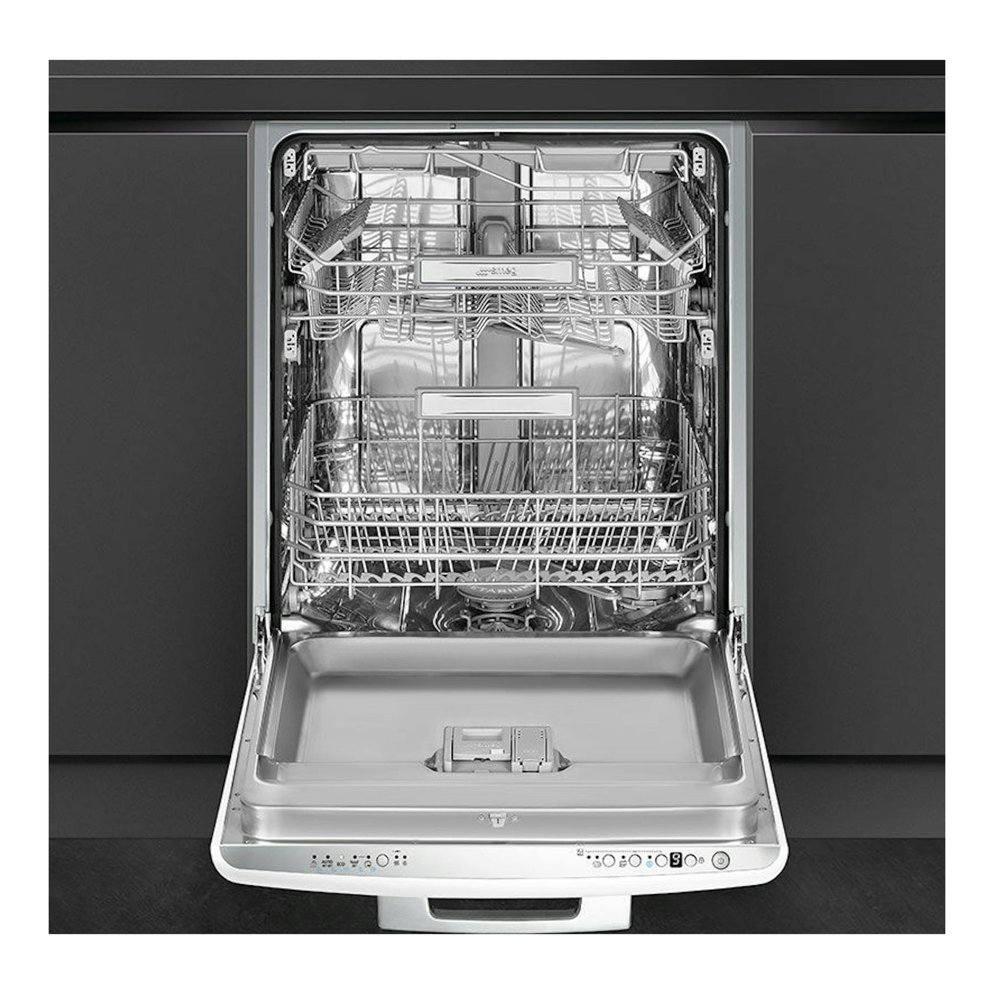Lavavajillas integrable Smeg blanco de 60 cm, visto de frente y abierto, con cestas y panel visibles.