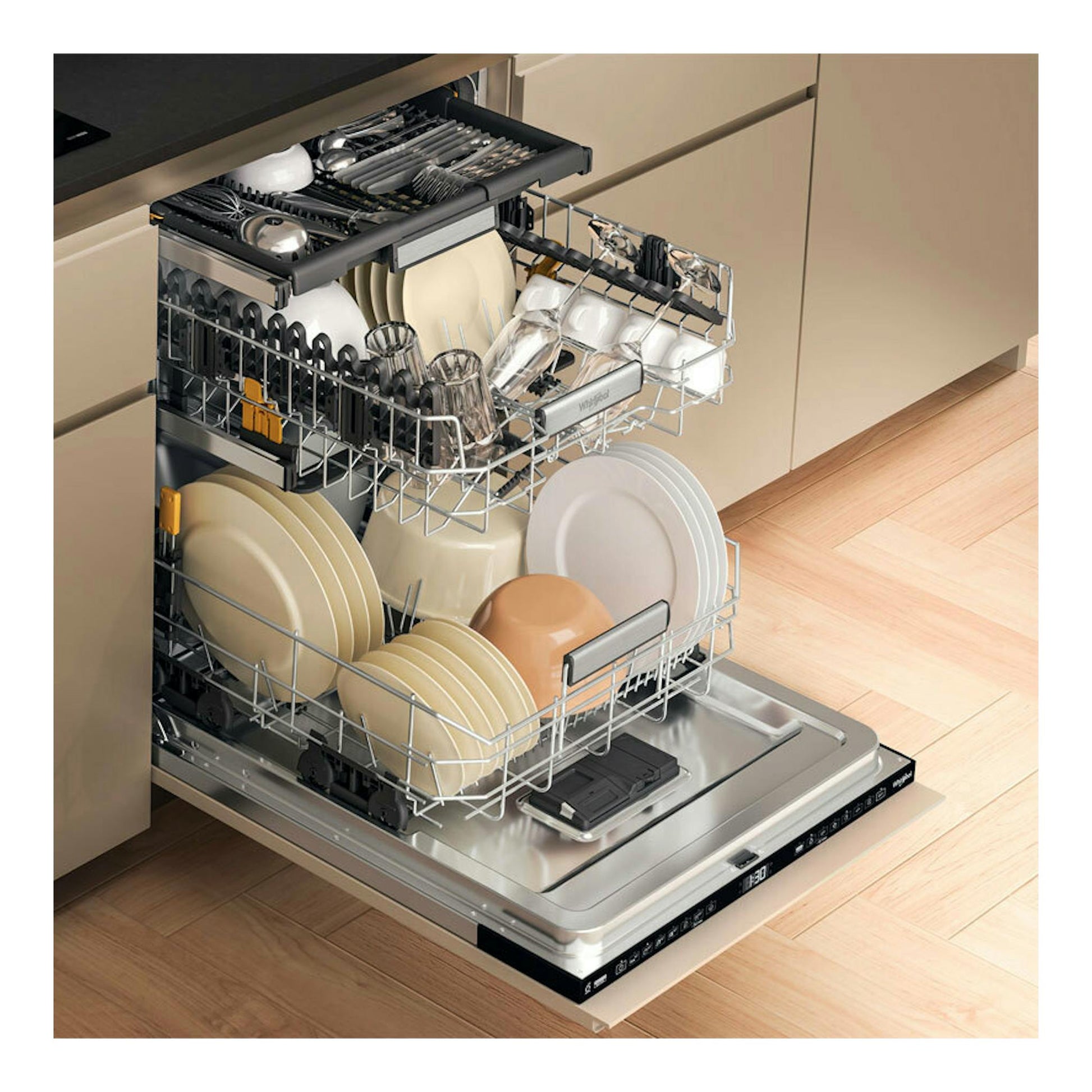Lavavajillas integrable Whirlpool abierto, vista frontal 3/4, con dos cestas llenas de platos y vasos.
