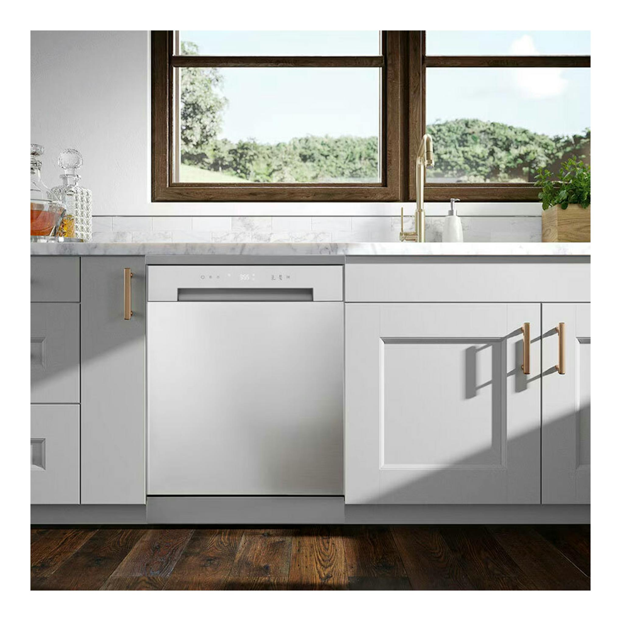 Lavavajillas LG DF030FL empotrado de acero inoxidable, vista frontal en cocina blanca.