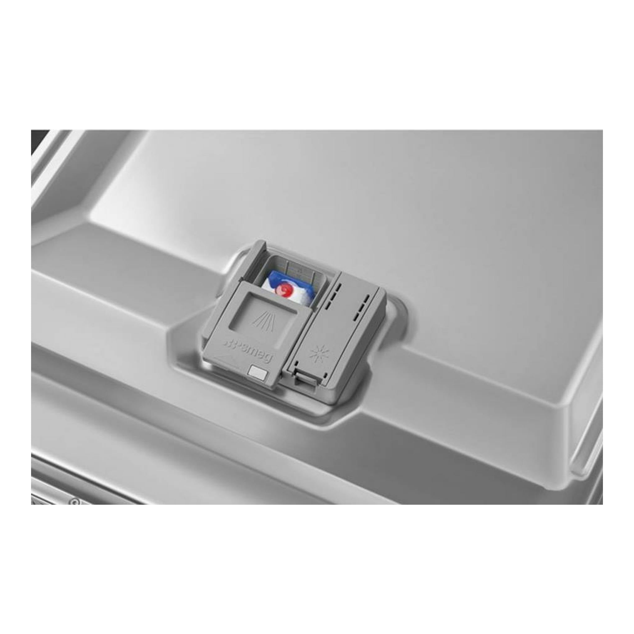 Lavavajillas Smeg LVFABBL3, primer plano del dispensador de detergente gris abierto en el interior.