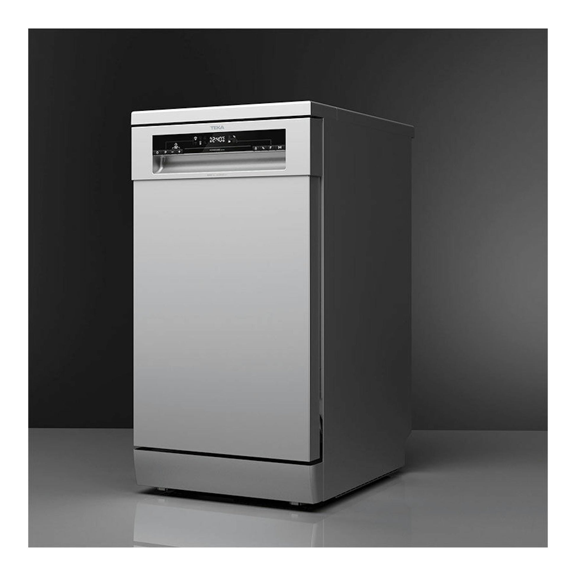 Lavavajillas Teka DFS24650 inox de 45 cm, vista frontal en ángulo, con panel superior visible.