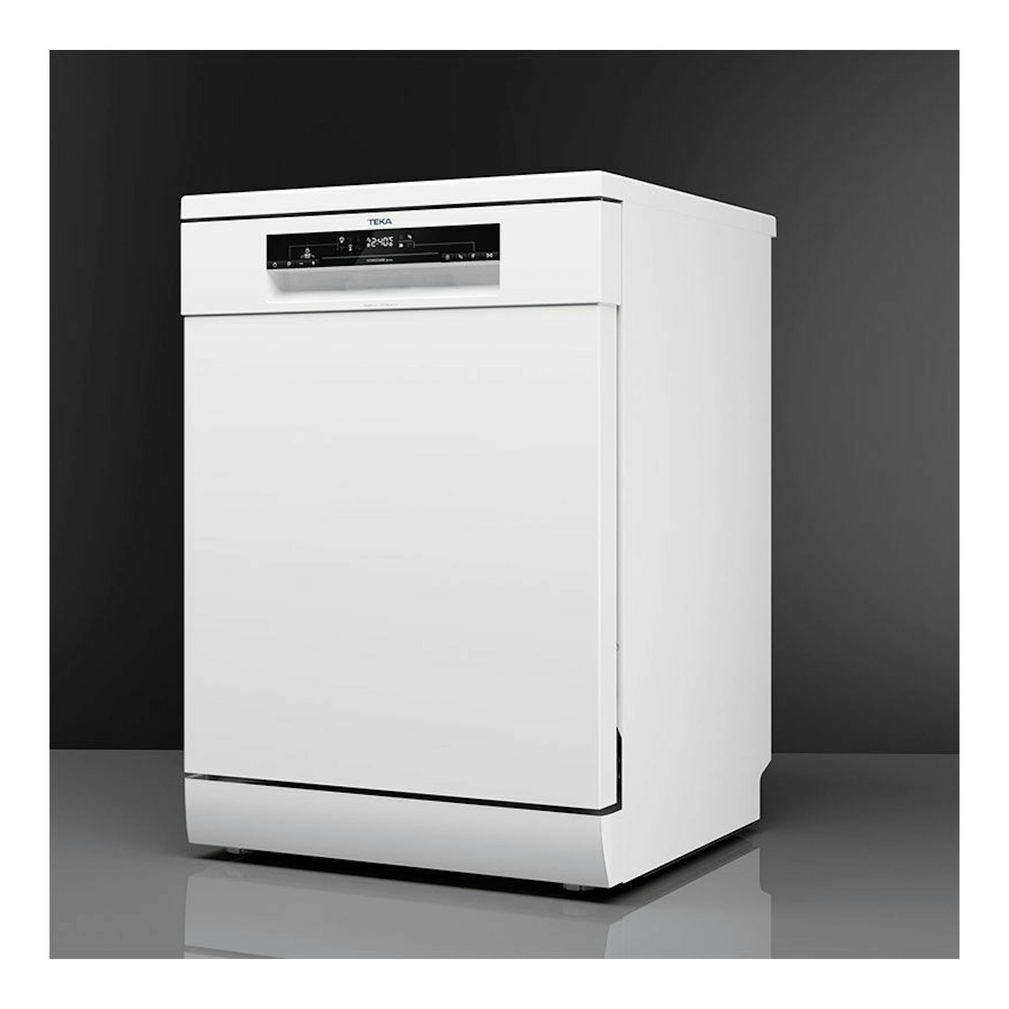 Lavavajillas Teka DFS26650 blanco, vista frontal en ángulo, con panel de control superior.
