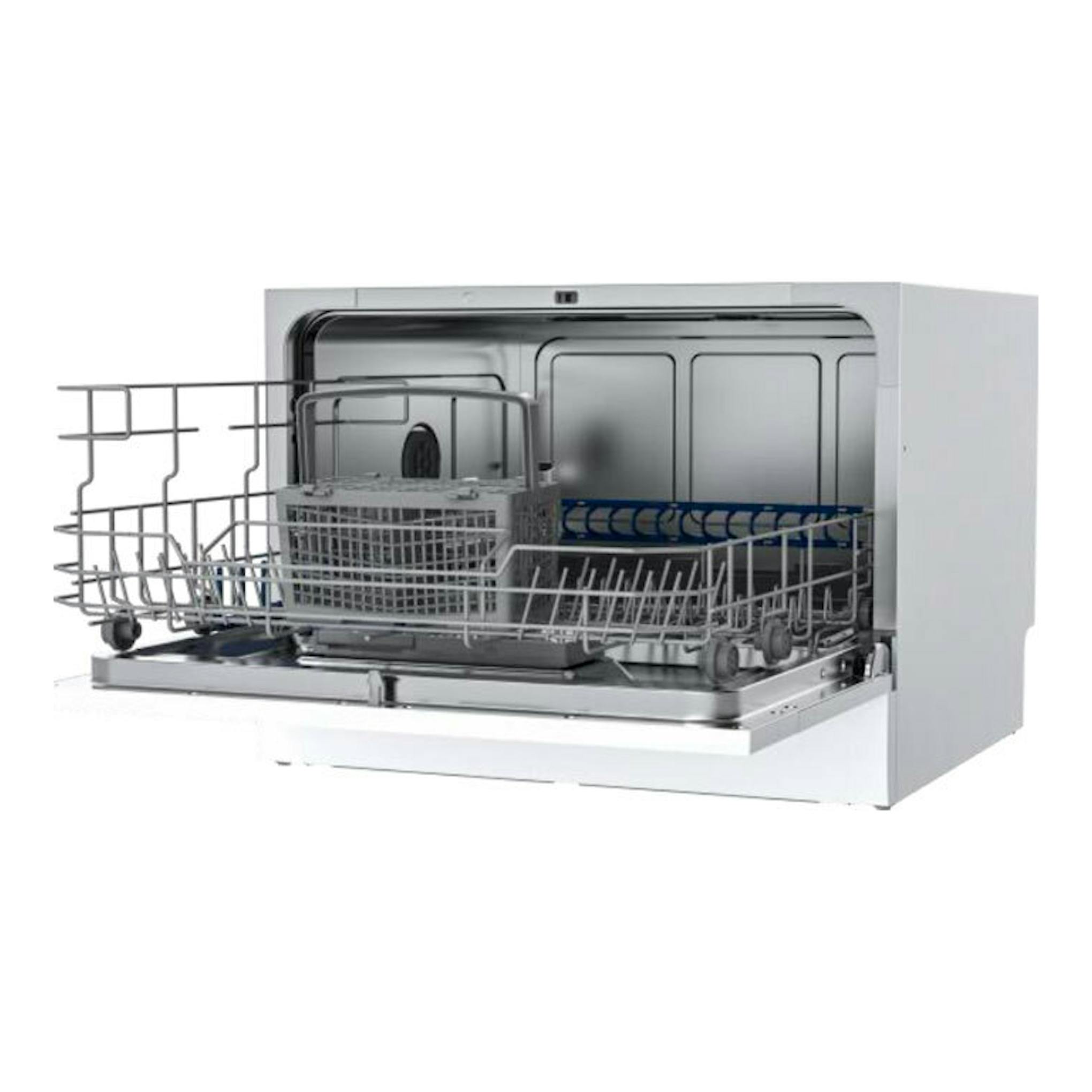 Lavavajillas Teka LC24700 de 55 cm, empotrable, blanco, con puerta abierta y cestas extraíbles.