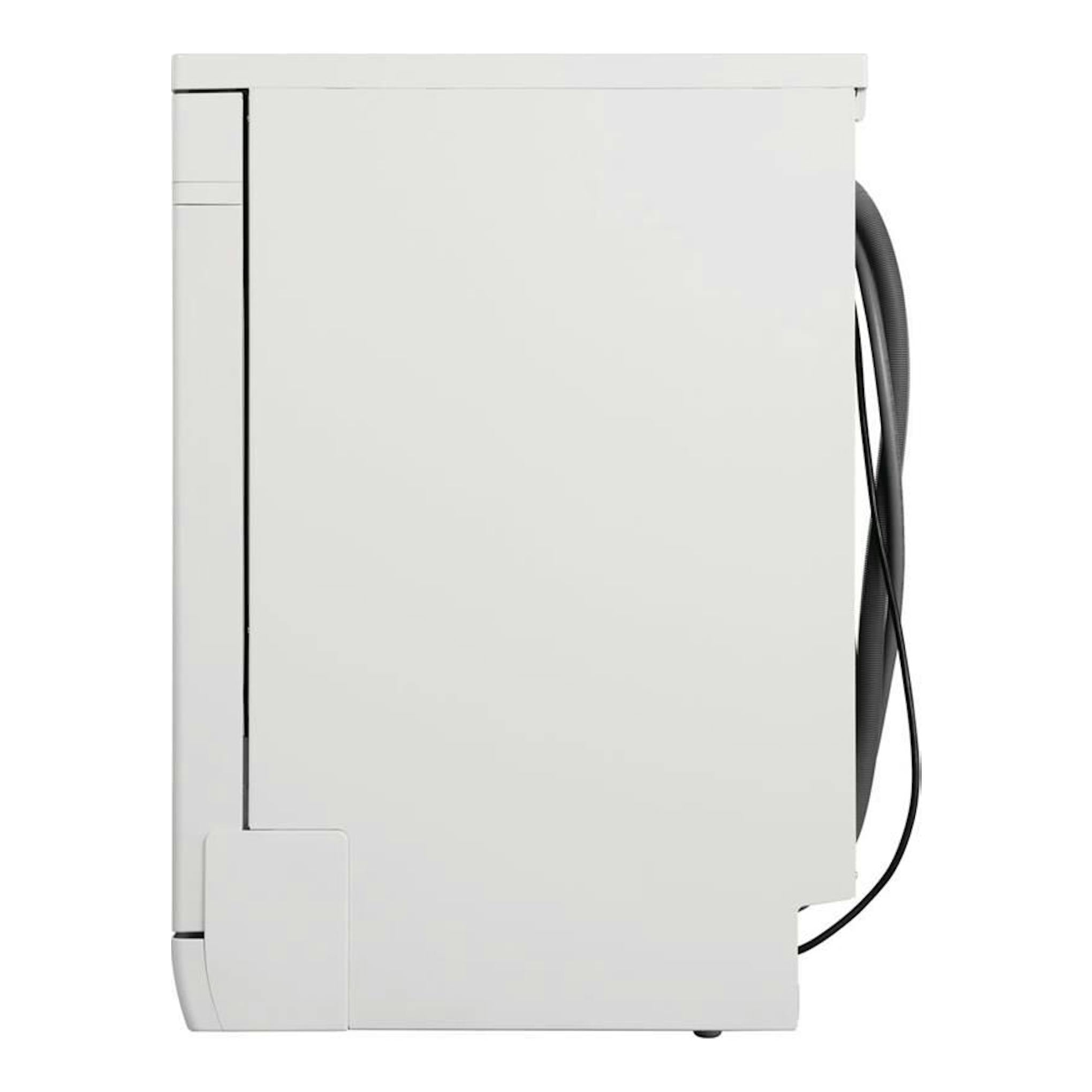 Lavavajillas Whirlpool WFC3C26P de 60 cm, blanco, vista frontal con mangueras visibles a la derecha.