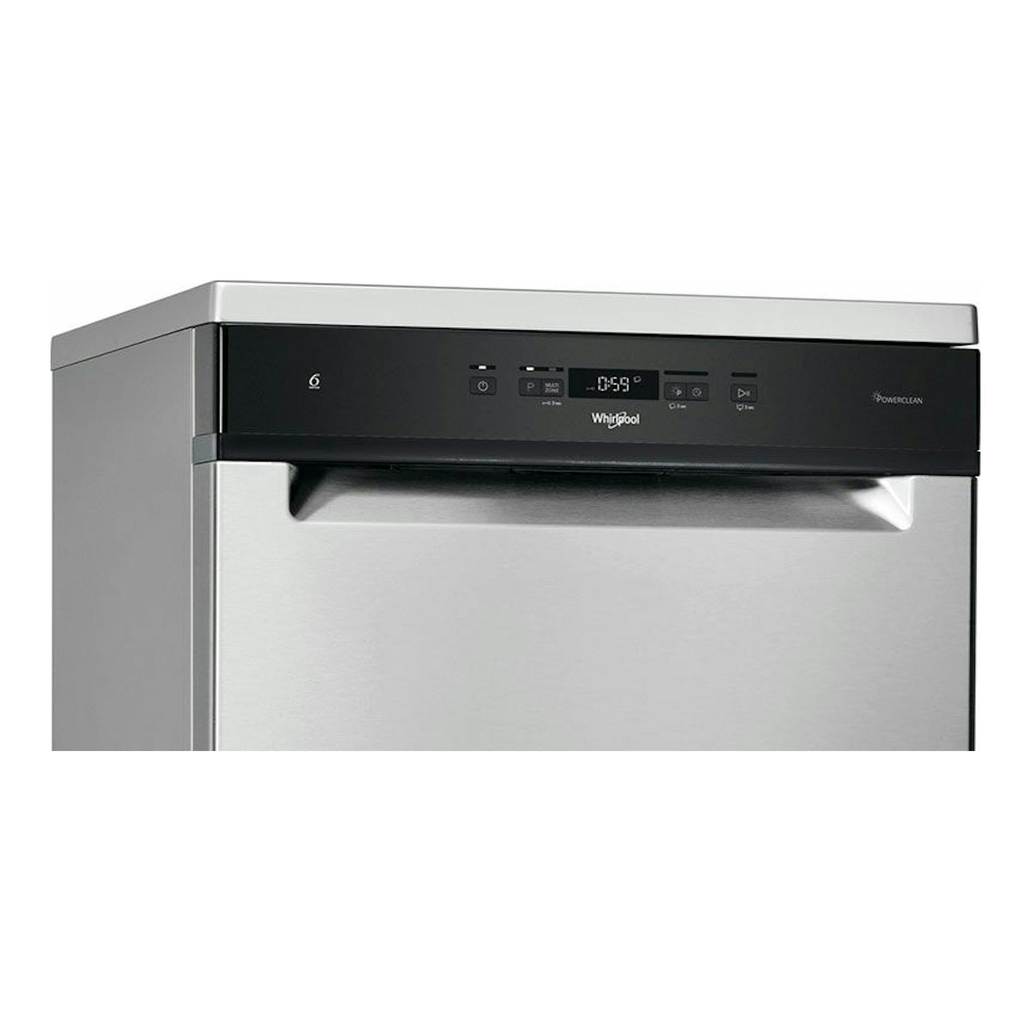 Lavavajillas Whirlpool WFC3C33PFX de acero inoxidable, vista frontal, con panel de control negro.