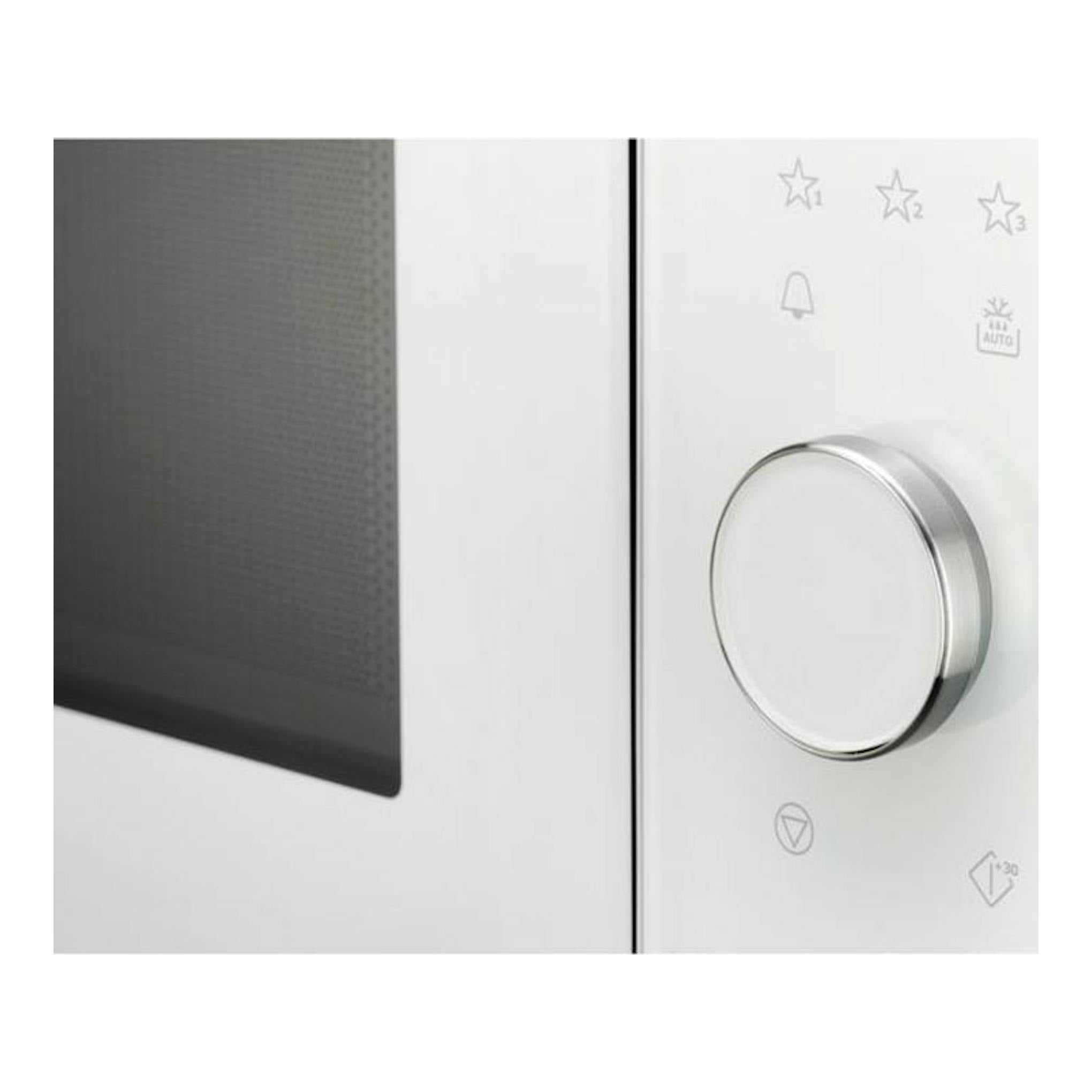 Microondas AEG MBB1756SEW blanco, vista frontal en detalle con puerta negra y mando plateado.