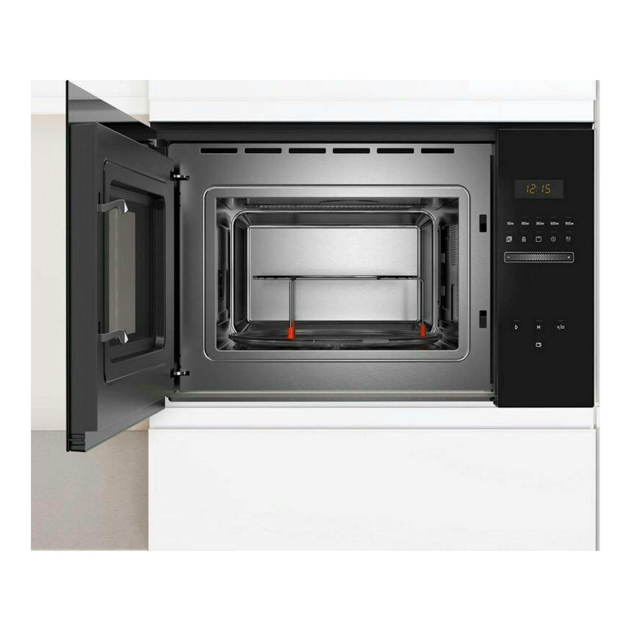 Vista frontal de microondas Balay 3CG5175N2 negro empotrado, con puerta abierta y panel digital a la derecha.