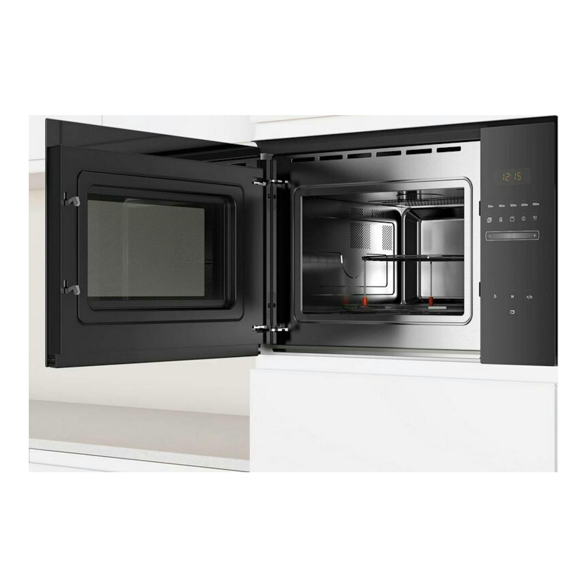Microondas Balay 3CG5175N2 negro, empotrado, con puerta abatible abierta e interior visible.