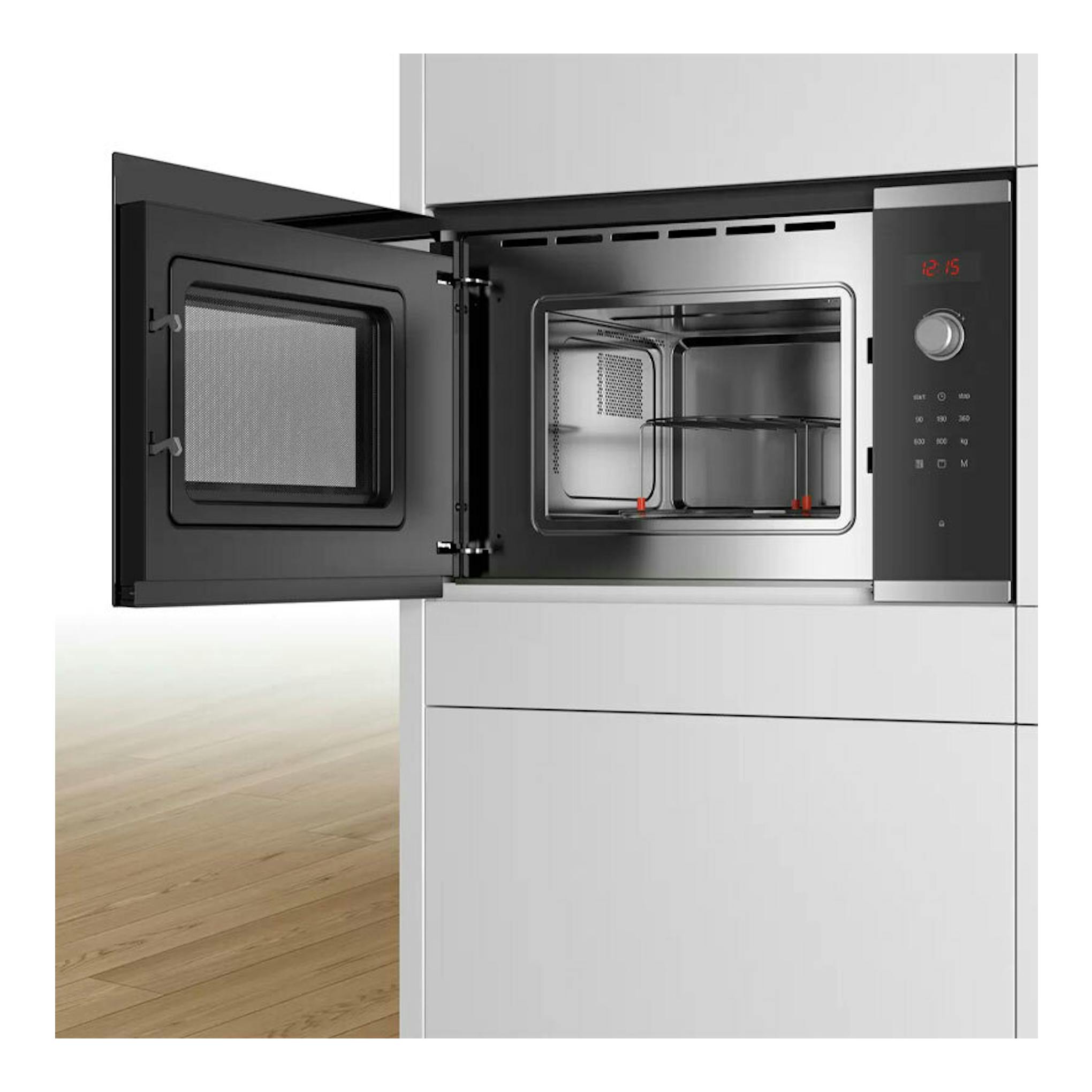 Microondas Bosch BEL523MS0 negro empotrado, puerta abierta en vista frontal, con panel digital a la derecha.