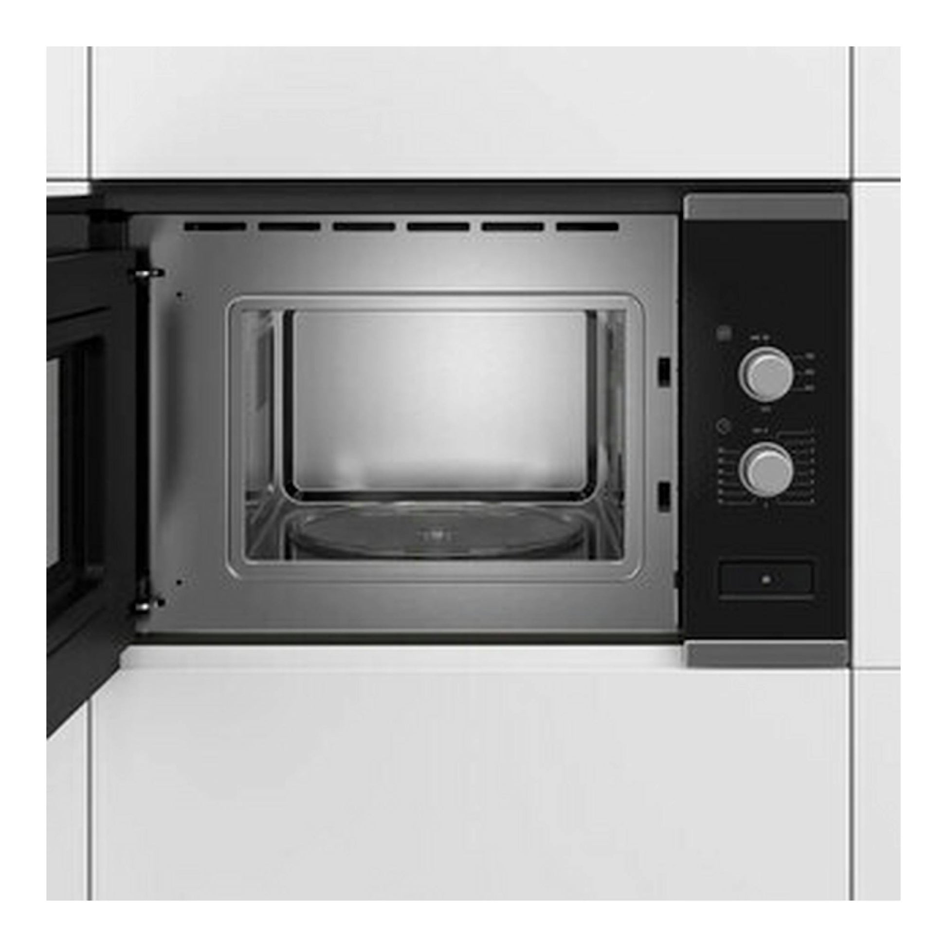Microondas Bosch BFL520MS0 negro, vista frontal empotrada con puerta abierta y panel de mandos lateral.