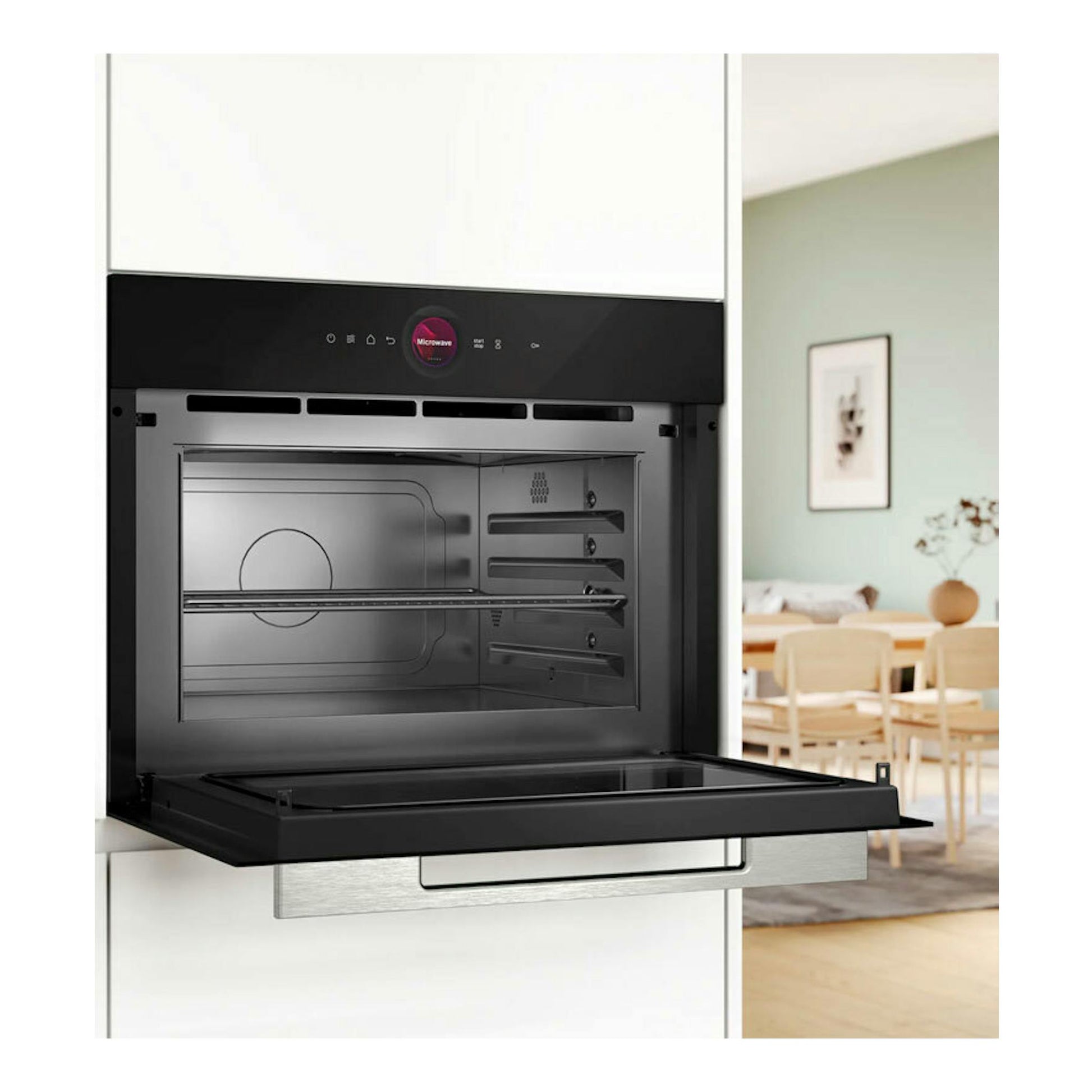Microondas Bosch CEG732XB1 negro empotrado, vista frontal con la puerta abierta y el interior visible.