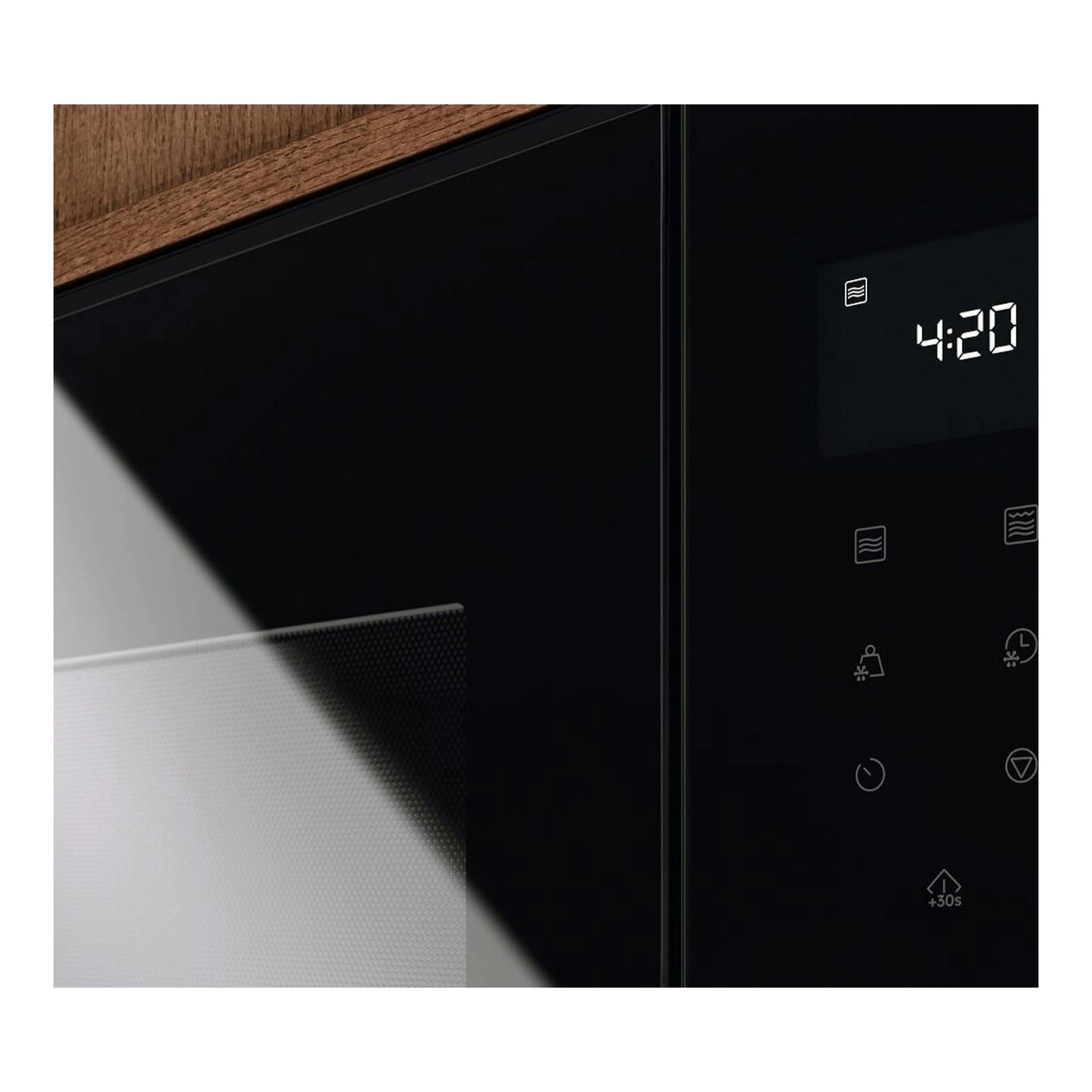 Microondas integrable Electrolux LMS4203TMK negro, vista frontal parcial con panel táctil y display 4:20.