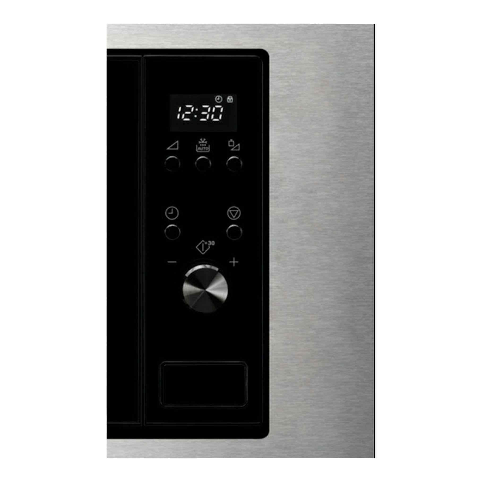 Microondas Electrolux EMS2203MMX inox, vista frontal parcial del panel negro con display y perilla.