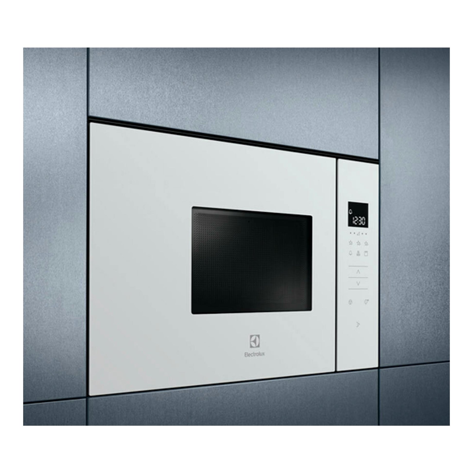 Microondas Electrolux KMFD172TEW blanco, vista frontal empotrada con puerta negra y panel digital.