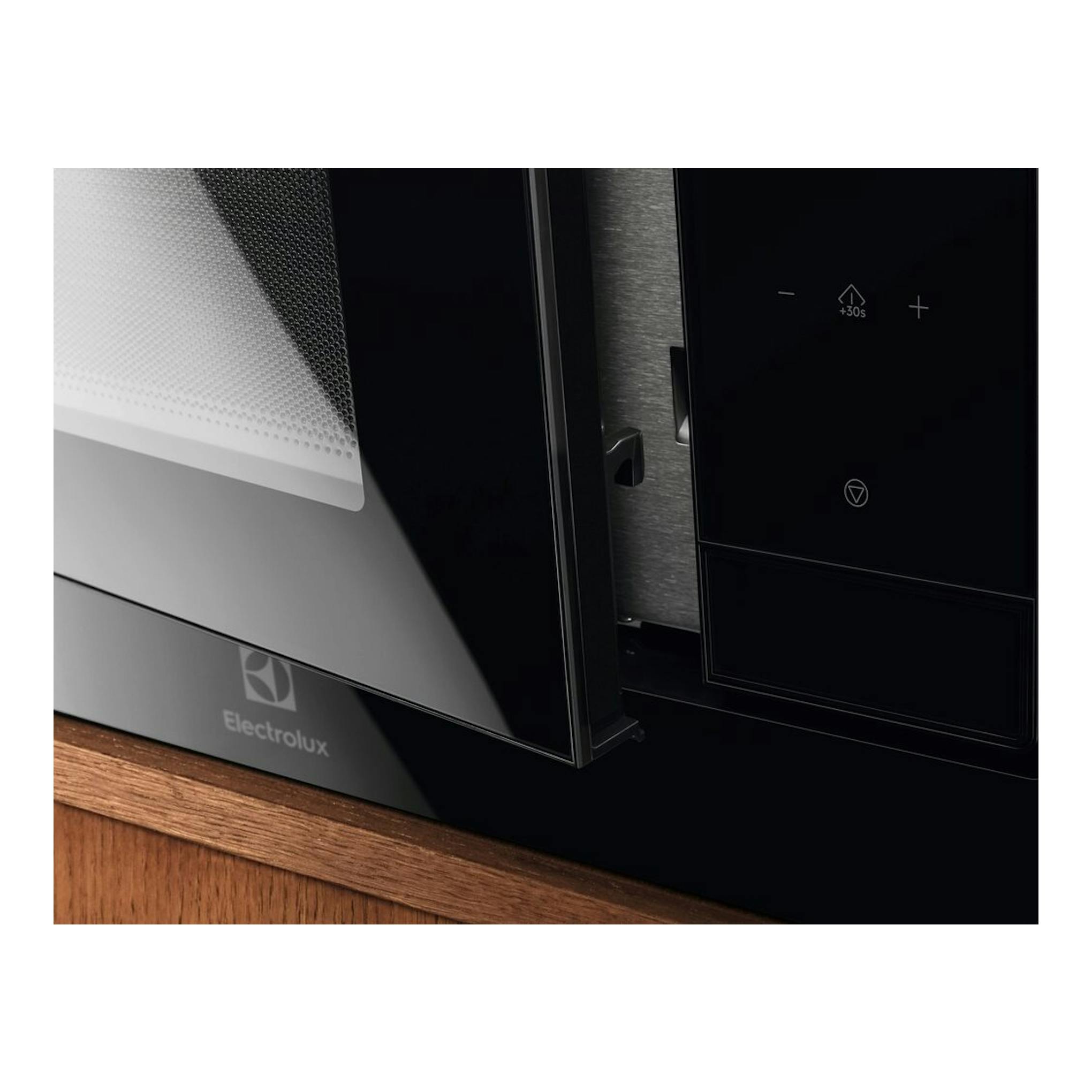 Microondas integrable Electrolux LMS4253TBX negro, con puerta abierta y panel táctil, vista frontal parcial.