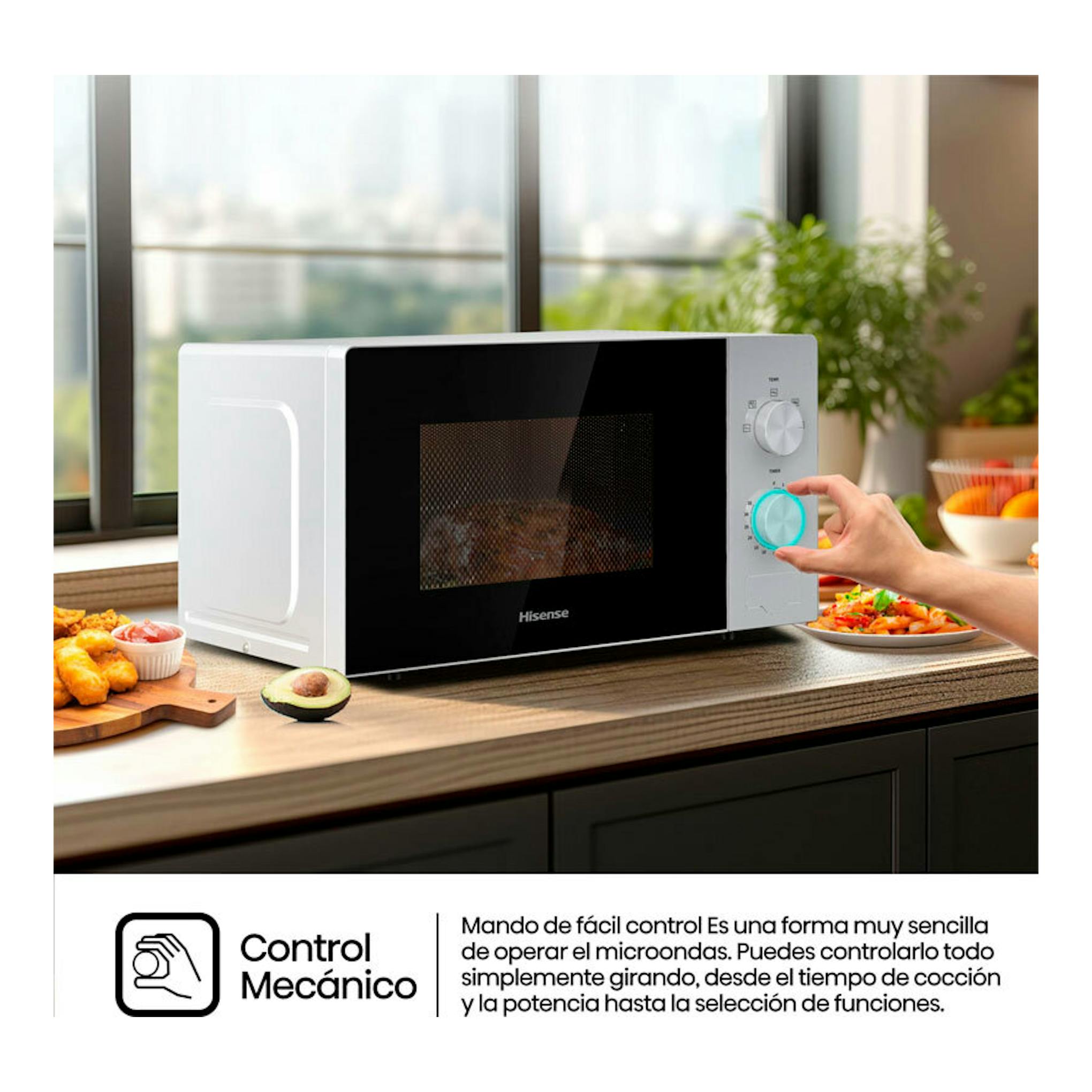 Microondas Hisense H20MOWP1 blanco, vista frontal en ángulo, con puerta negra y control mecánico.
