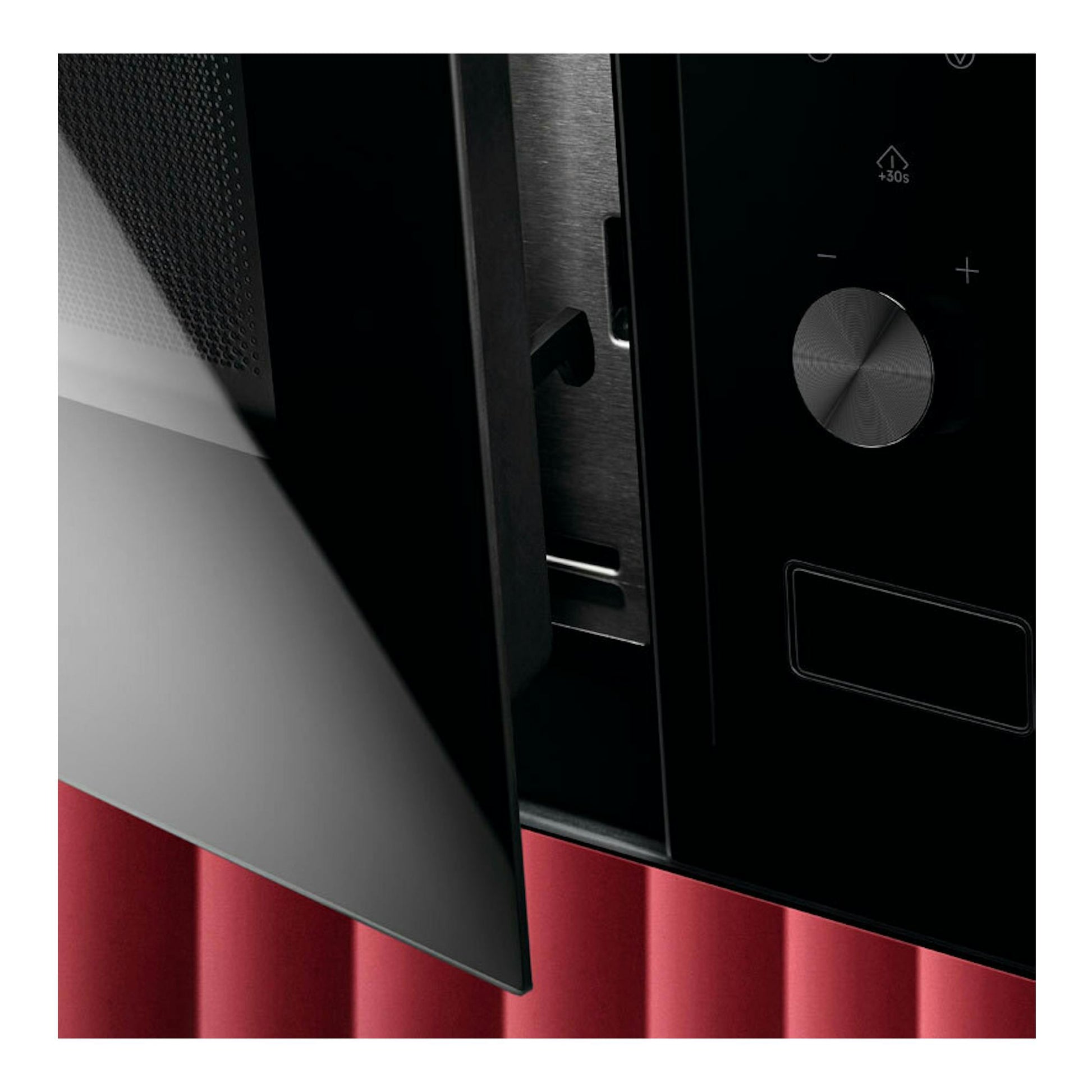 Microondas integrable AEG OS5MG20EB negro, vista frontal con la puerta abierta y panel táctil visible.